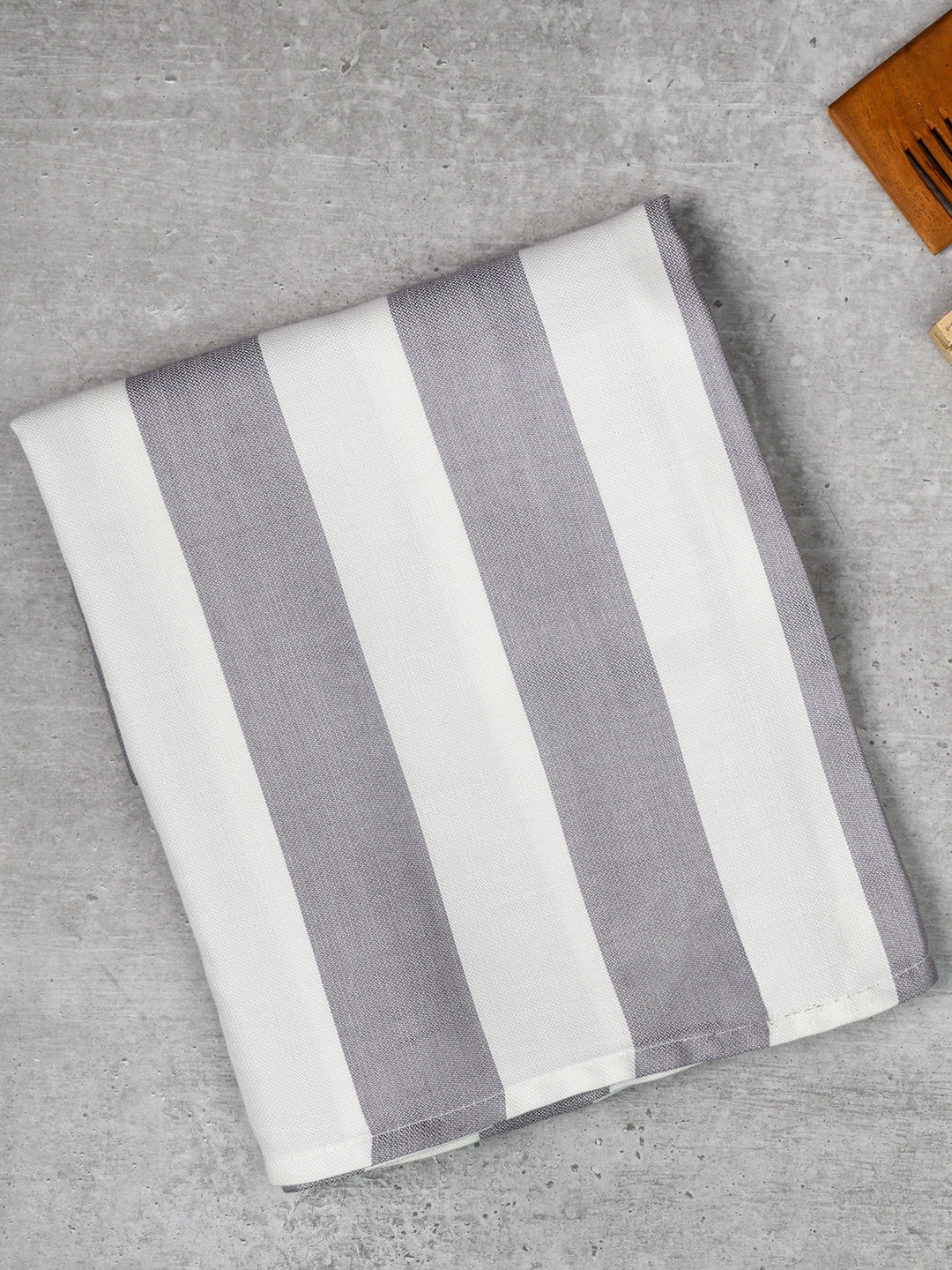 

ZAHYA Grey & White Cotton-Bamboo Highly Absorbent Bath Towel