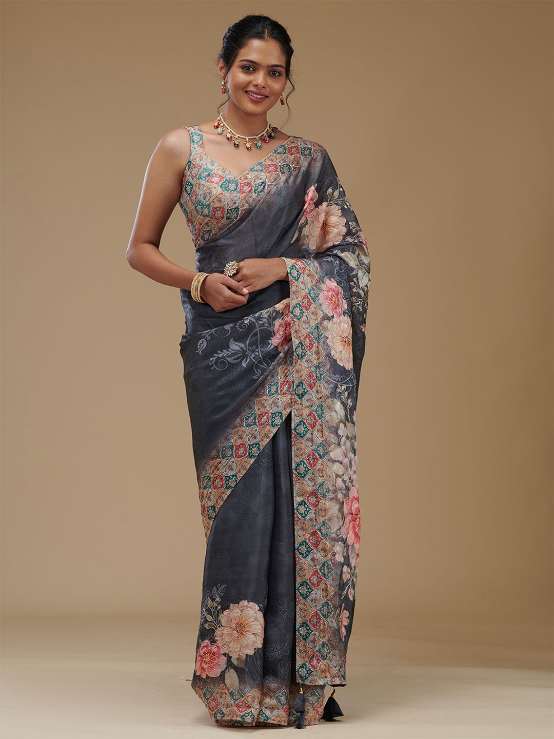 

Koskii Floral Tissue Saree, Grey