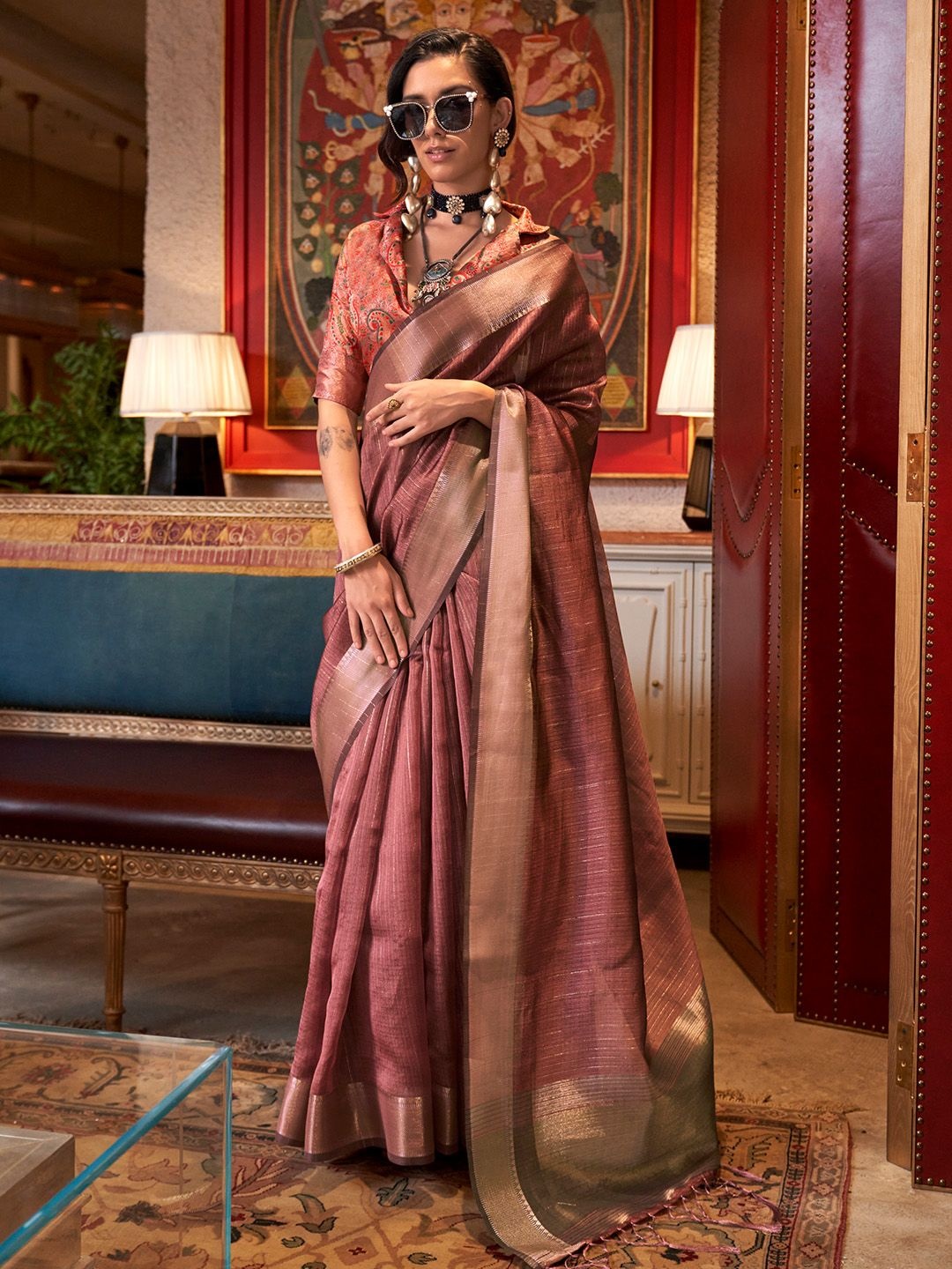 

Ishin Ethnic Motifs Woven Design Zari Saree, Pink