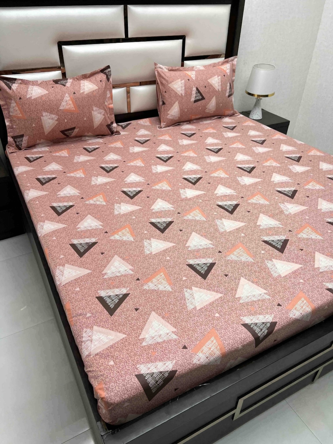 

Pure Decor Passion Pink Geometric Pure Cotton 350 TC Queen Bedsheet Set 2.25 m x 2.57 m