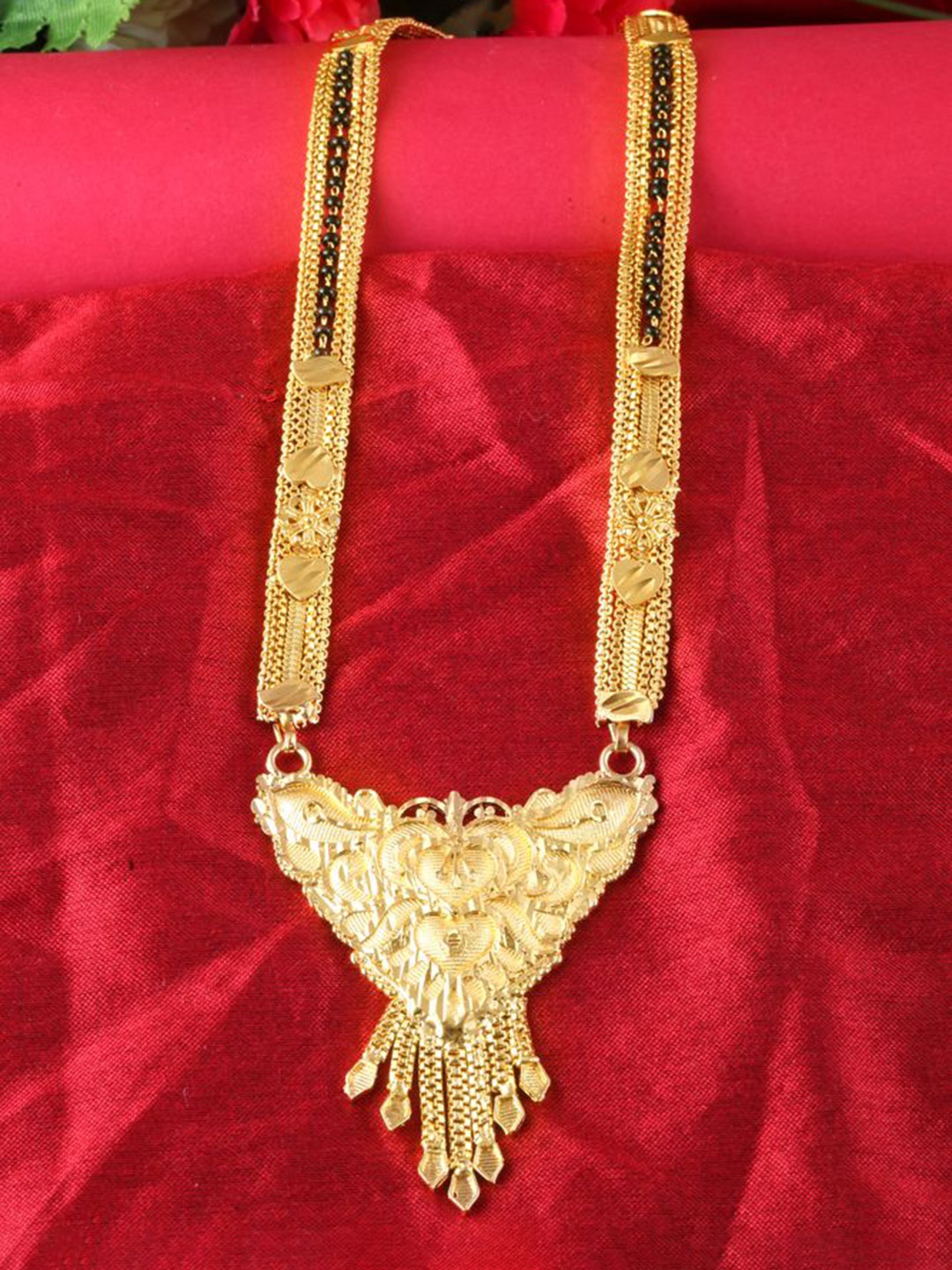 

DIVASTRI Gold-Plated Artificial Beads Mangalsutra