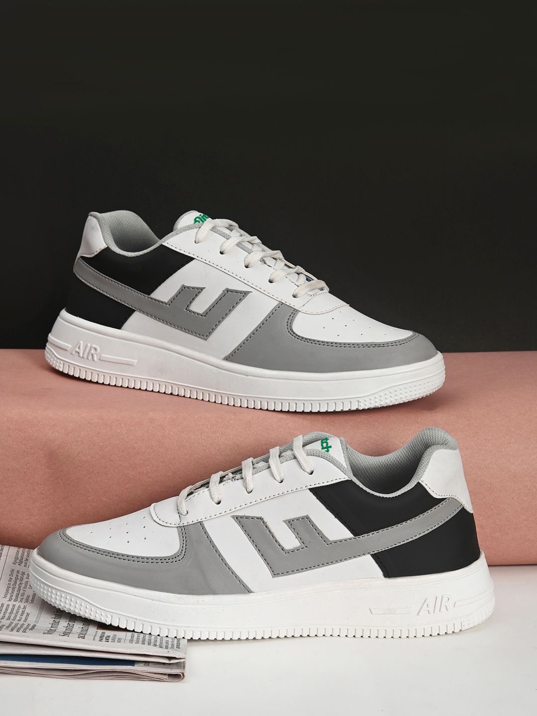 

glitchez Men Colourblocked Sneakers, White
