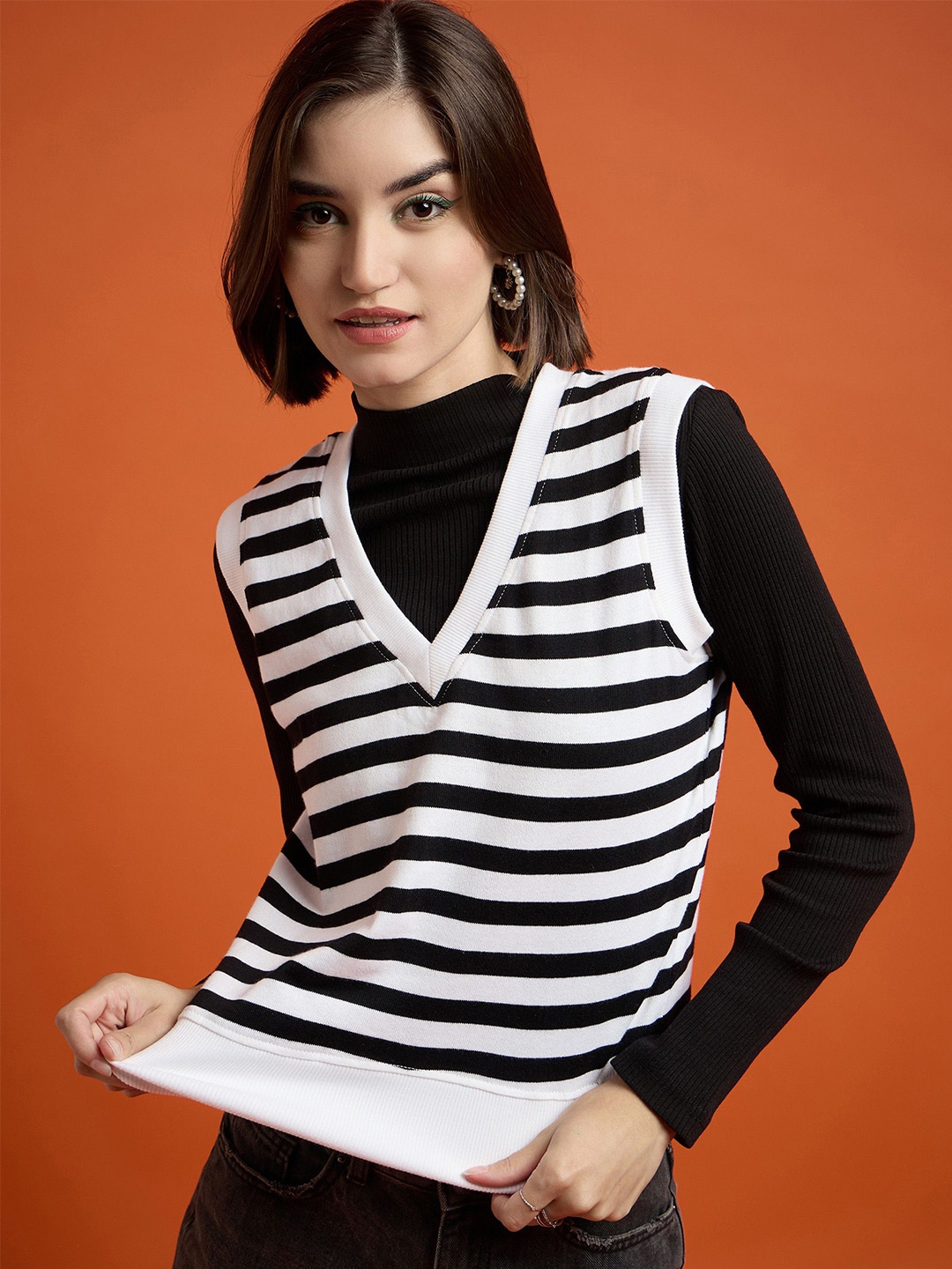 

SASSAFRAS Women Striped Sweater Vest, Black