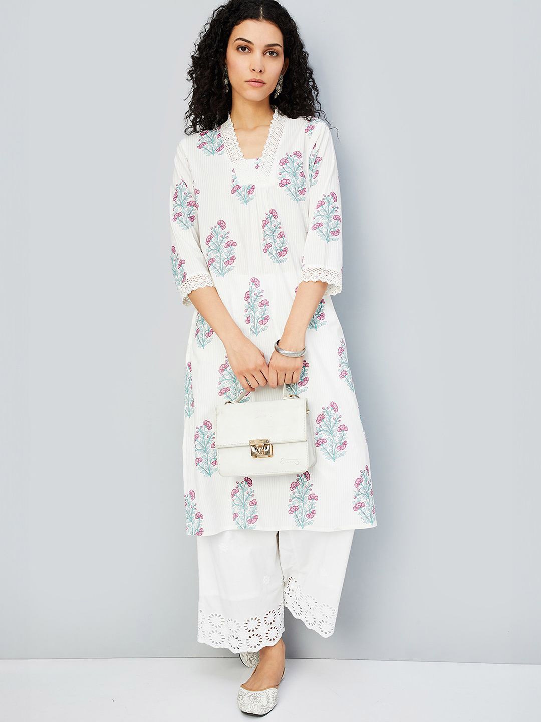 

max Women Floral Embroidered Flared Sleeves Chikankari Kurta, Off white