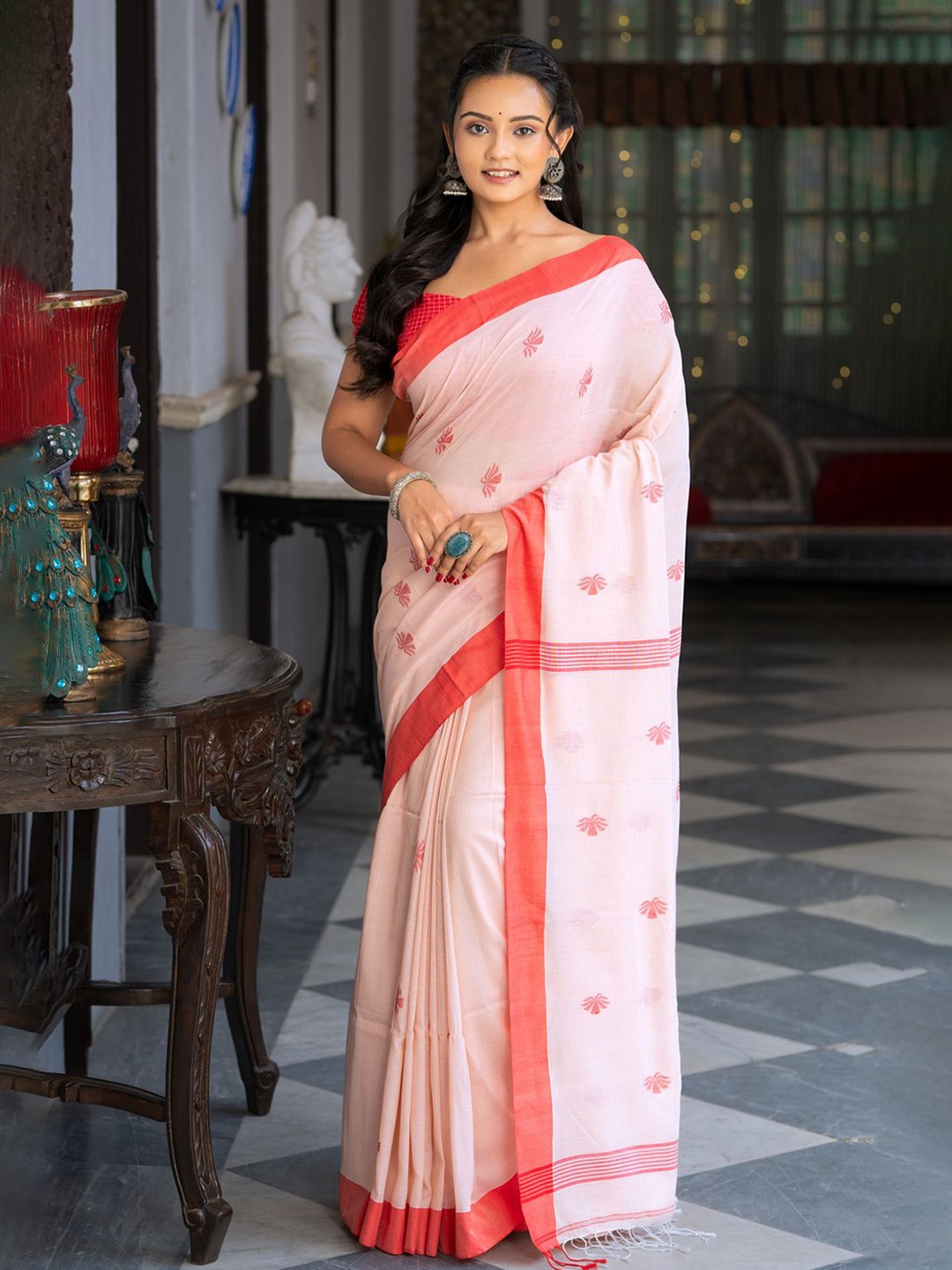 

Sutra Art of Clothing Woven Design Zari Pure Cotton Jamdani Saree, Peach