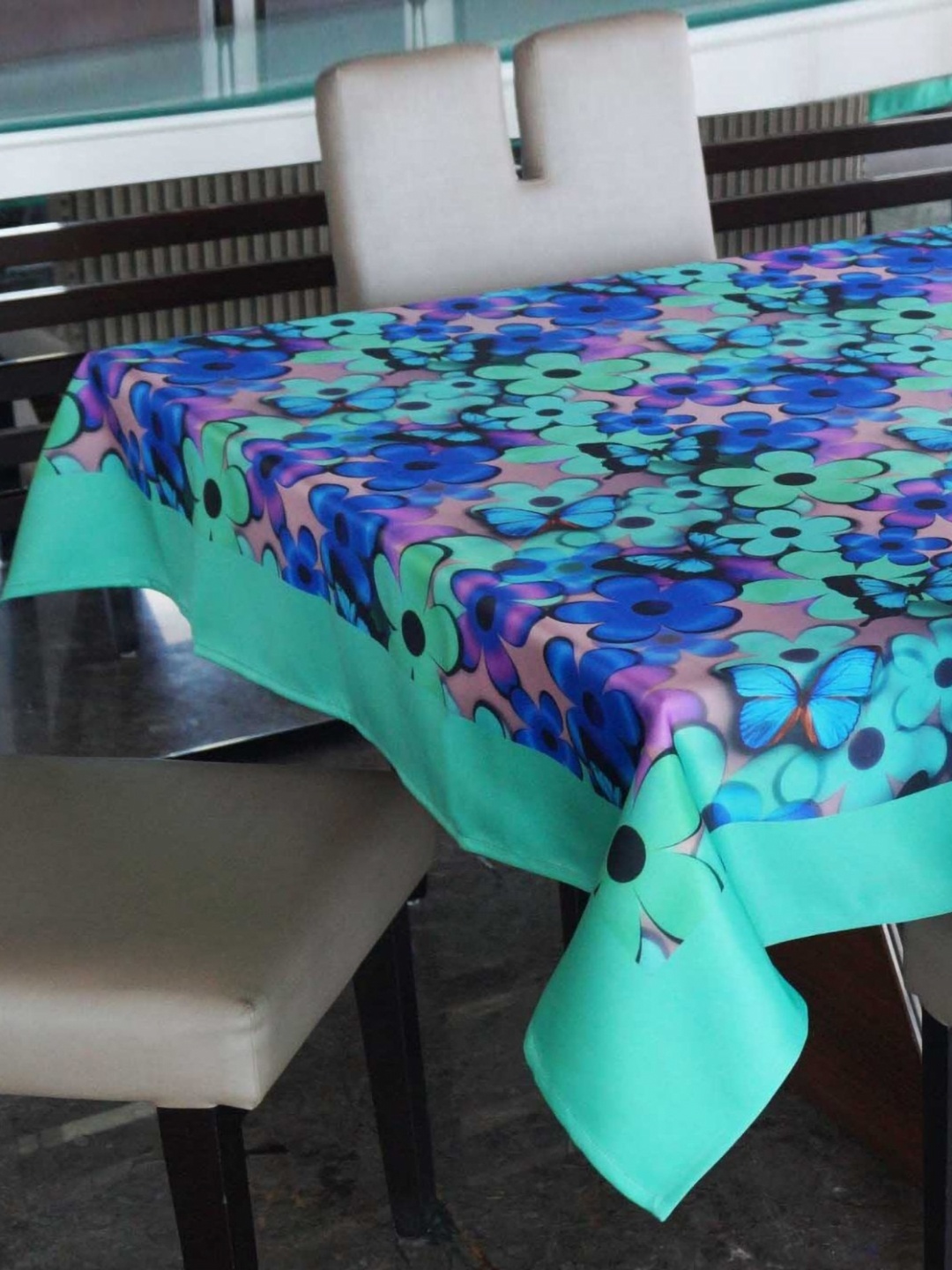 

Lushomes Green & Blue Floral Jacquard 6-Seater Table Cover