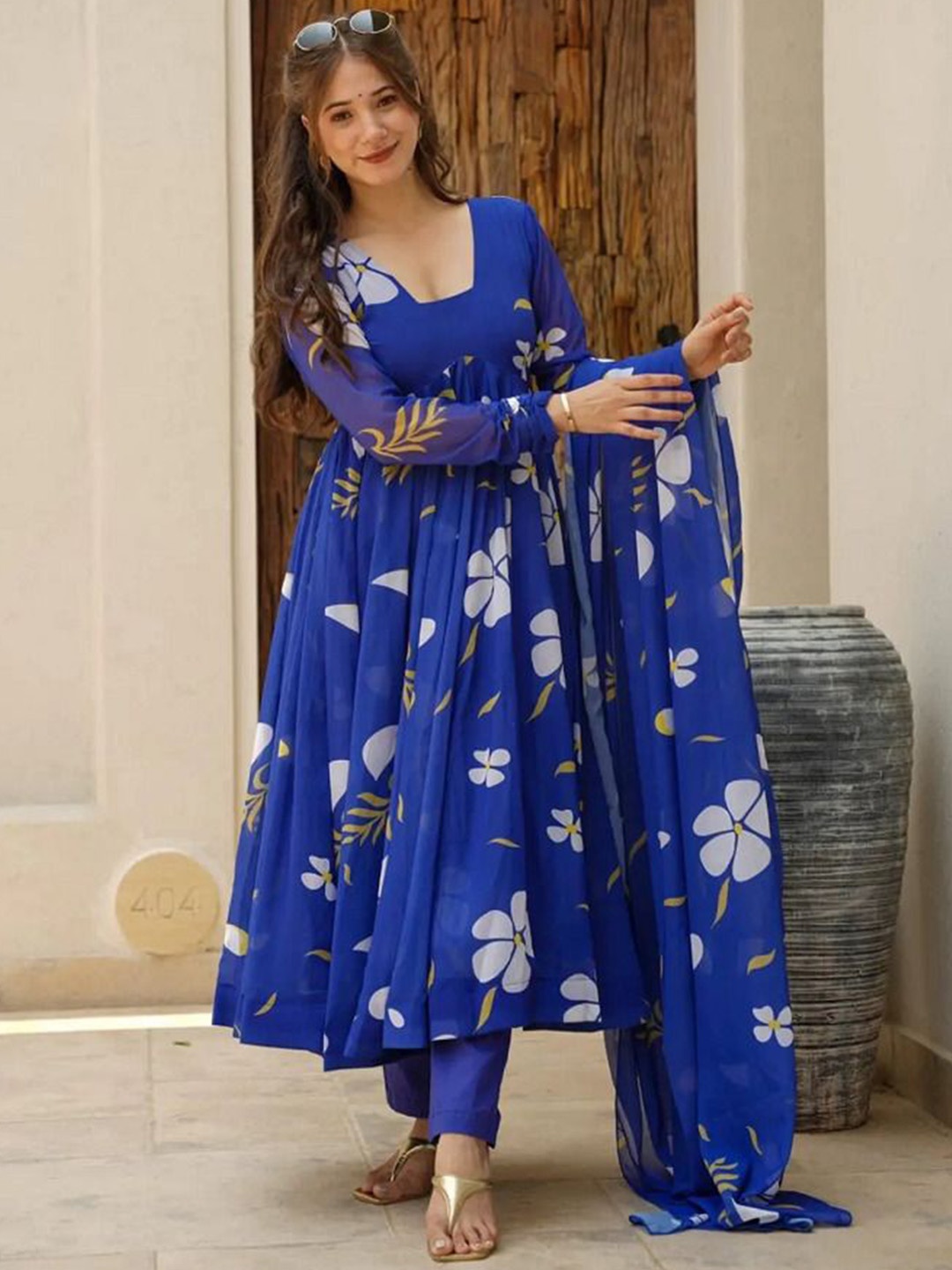 

Jayalakshmi Silks Women Floral Printed Regular Kurta with Trousers & With Dupatta, Blue