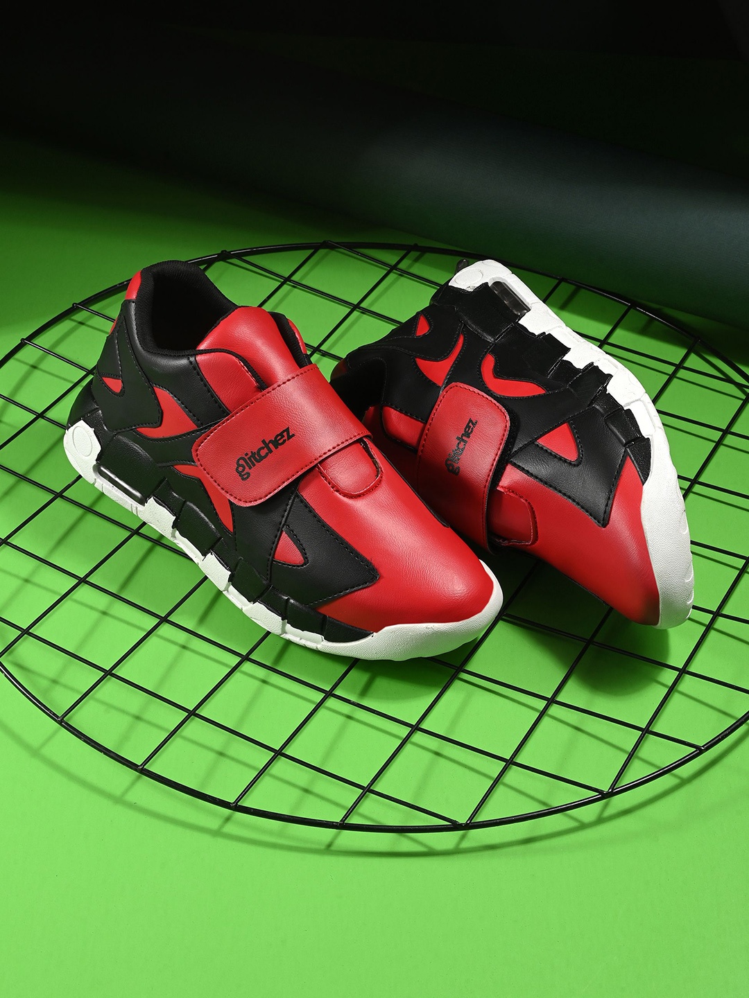 

glitchez Men Colourblocked Sneakers, Red