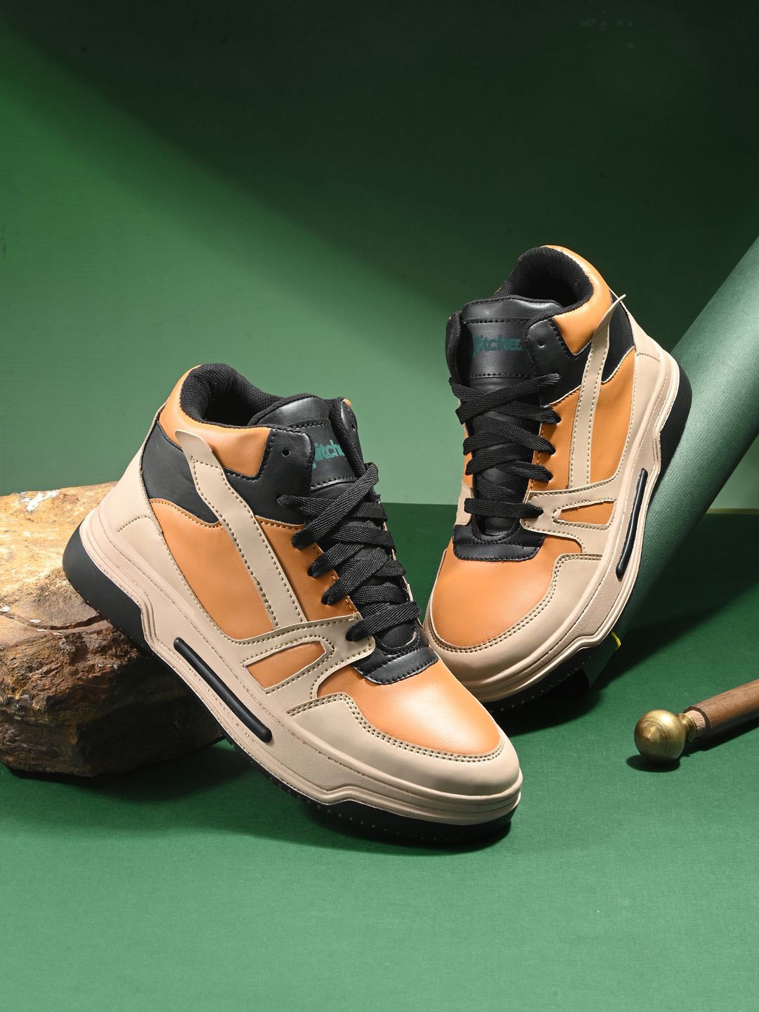 

glitchez Men Colourblocked Sneakers, Tan