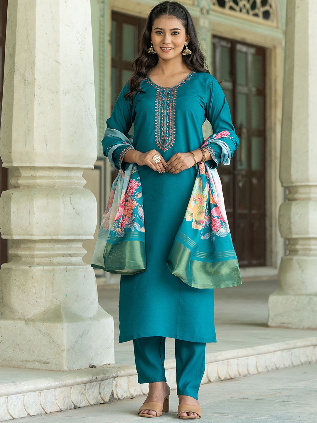 

Navlik Women Floral Embroidered Regular Kurta with Trousers & With Dupatta, Teal