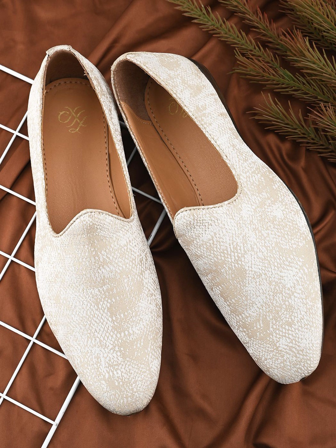 

House of Pataudi Men Textured Casual Mojaris, Beige