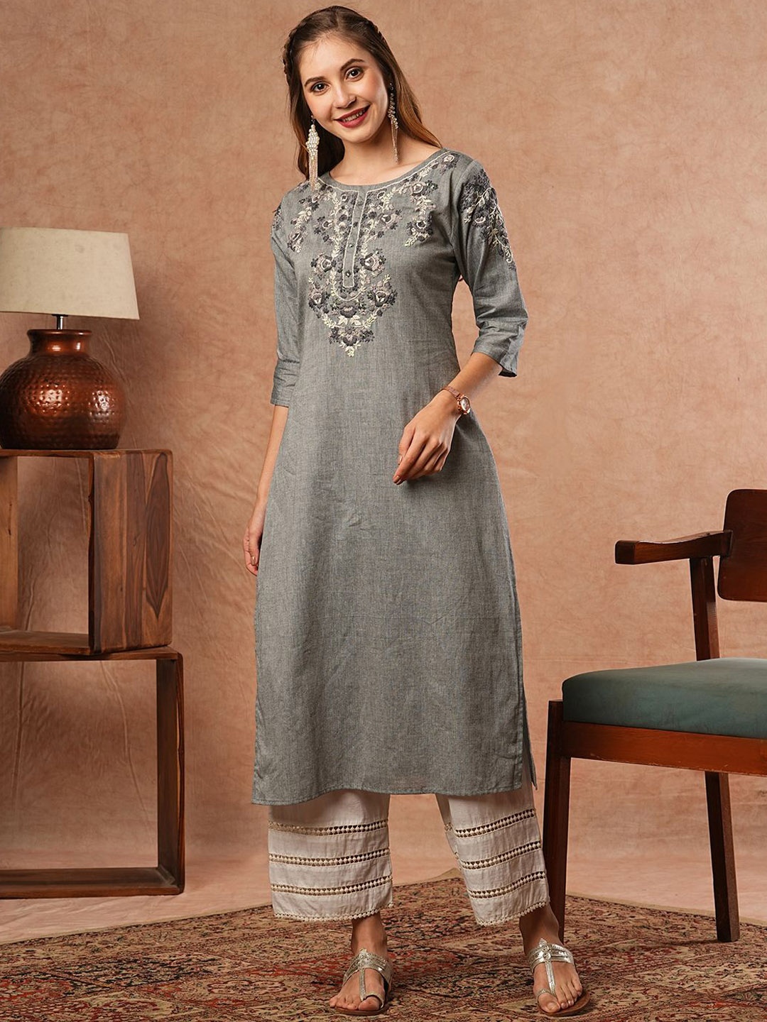 

FASHOR Women Floral Embroidered Sequinned Kurta, Grey melange