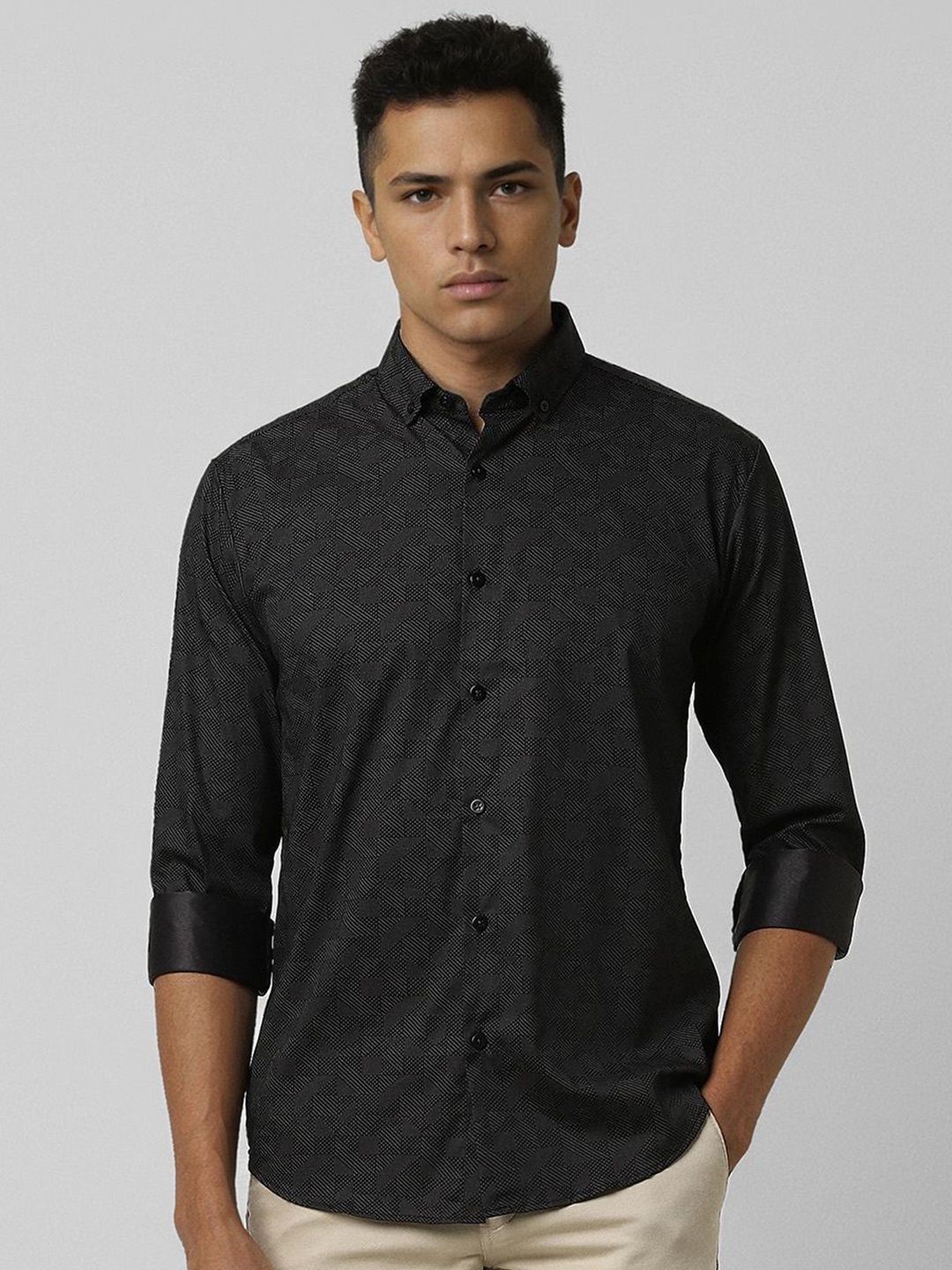 

V Dot Men Slim Fit Opaque Printed Casual Shirt, Black