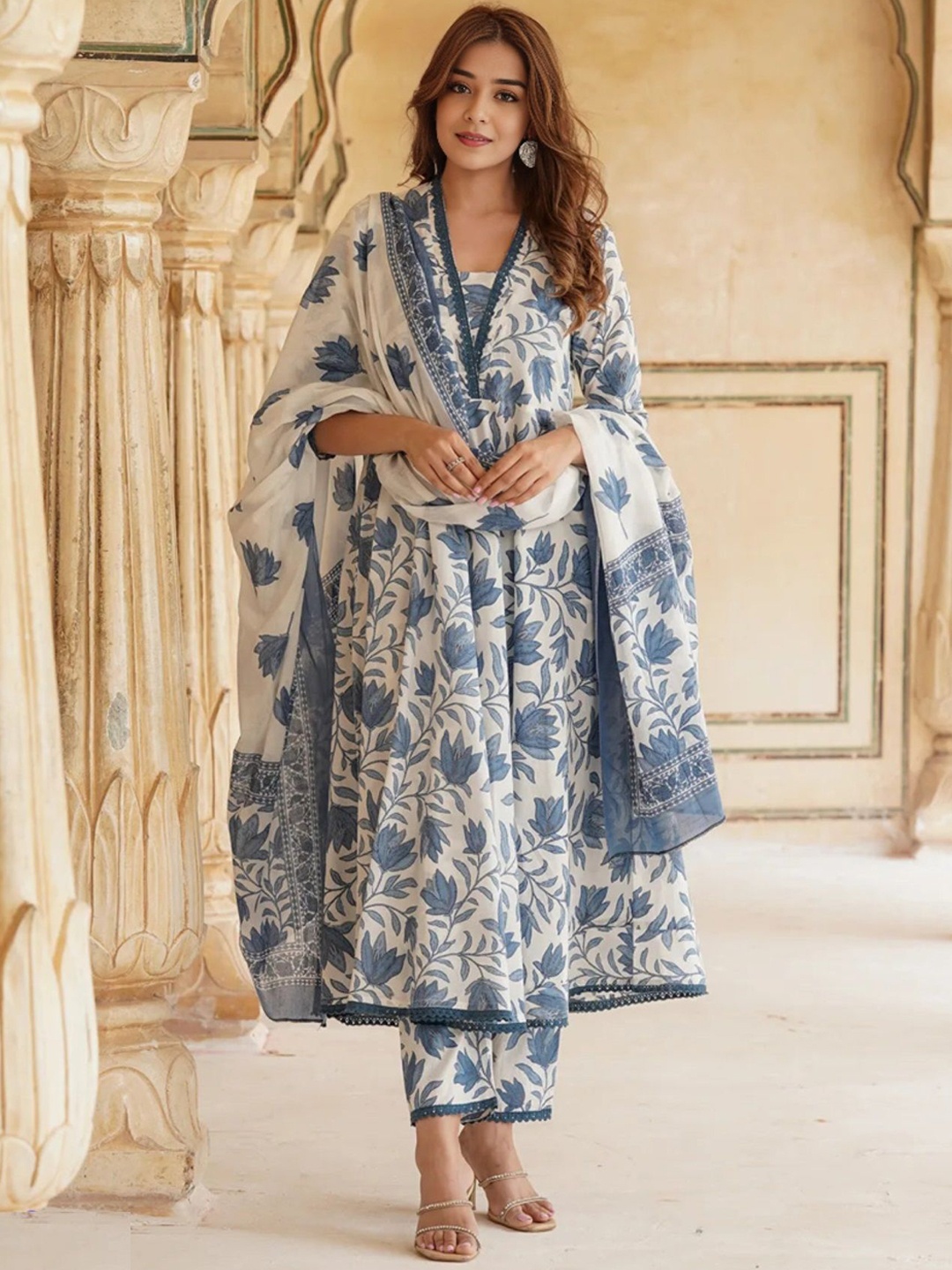 

GEKHA Women Printed Regular Thread Work Pure Cotton Kurta with Trousers, White