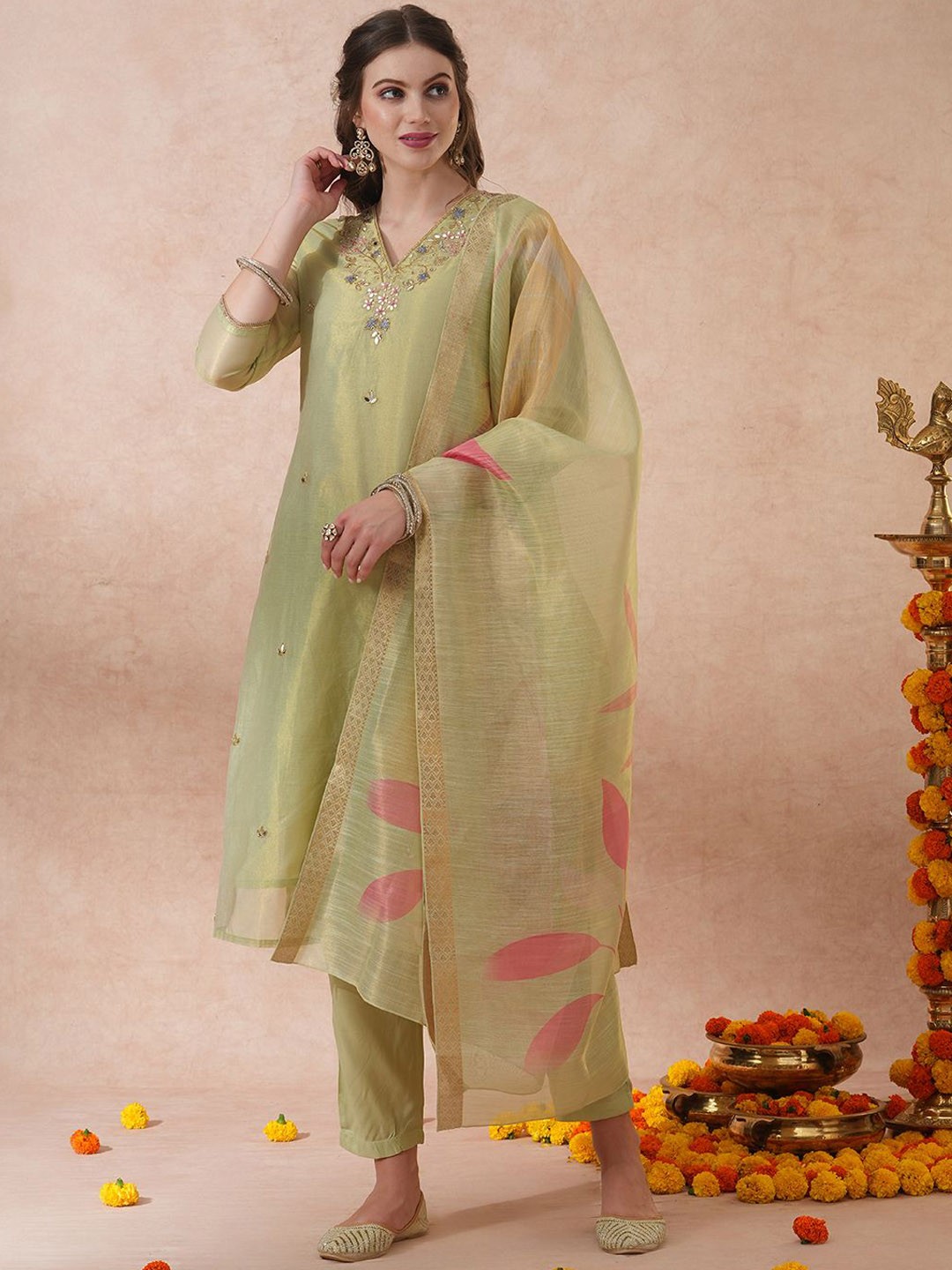 

FASHOR Women Floral Embroidered Tissue Kurta With Trousers & Dupatta, Green