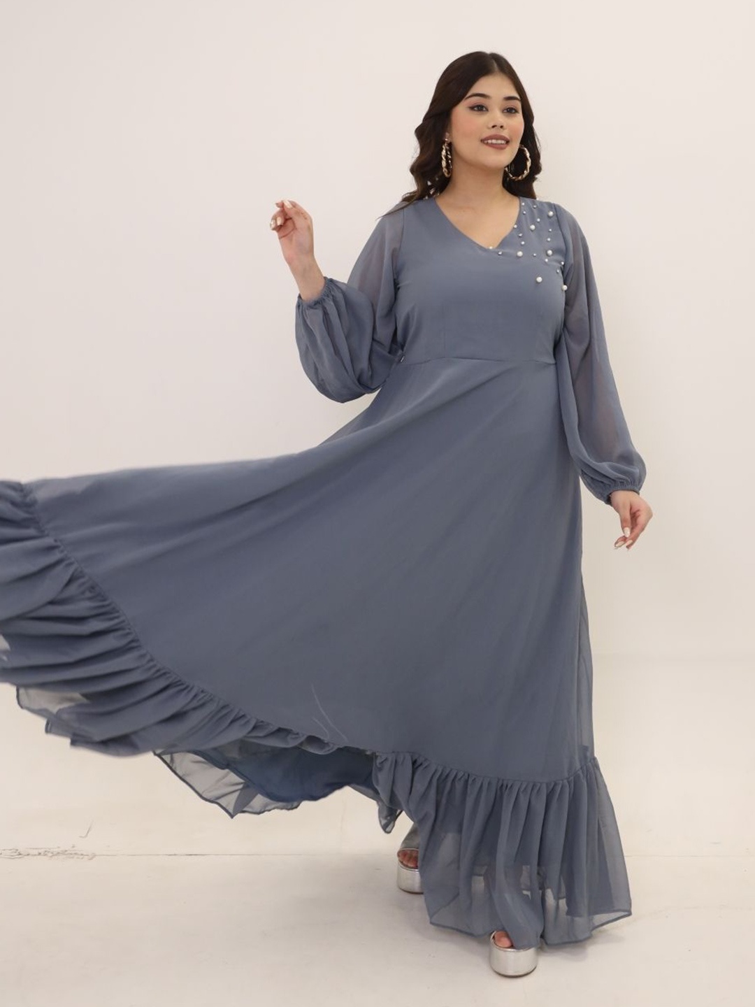 

Swadeshi Shringaar Women V-Neck Fit and Flare Maxi Dress, Grey