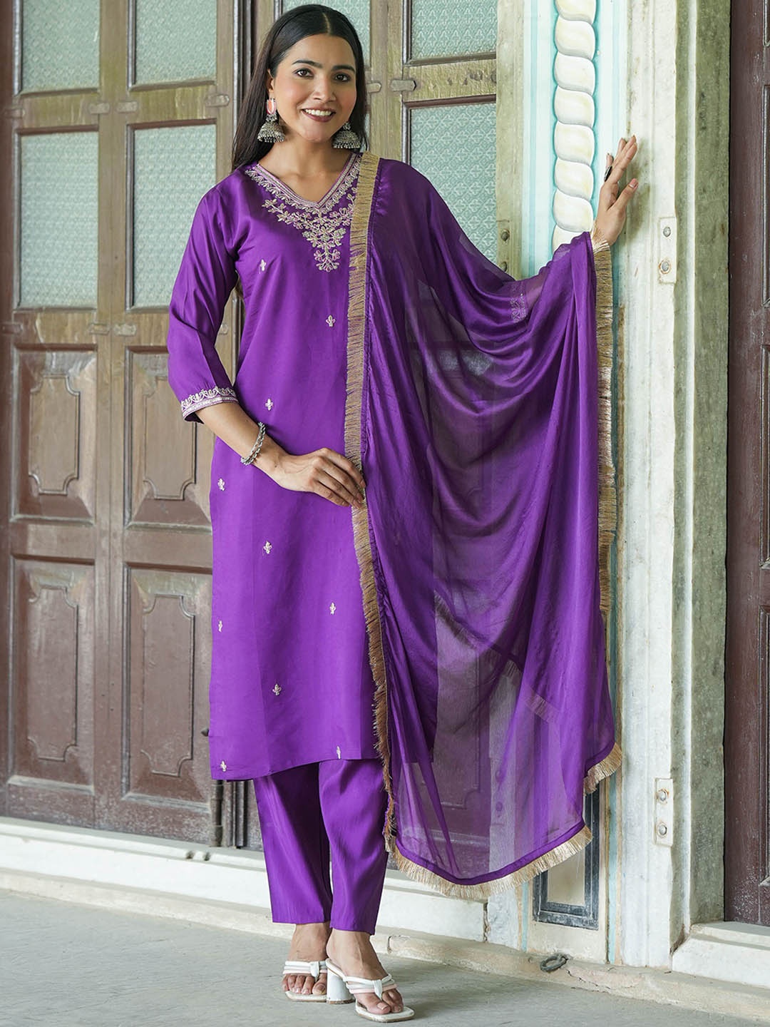 

Navlik Women Floral Embroidered Regular Kurta with Trousers & With Dupatta, Violet