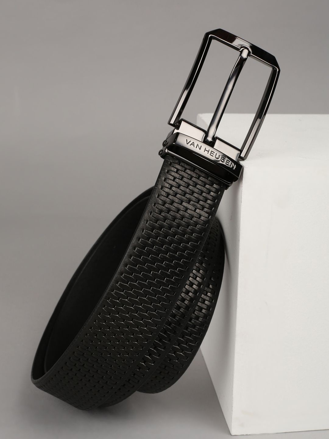 

Van Heusen Men Textured Leather Belt, Black