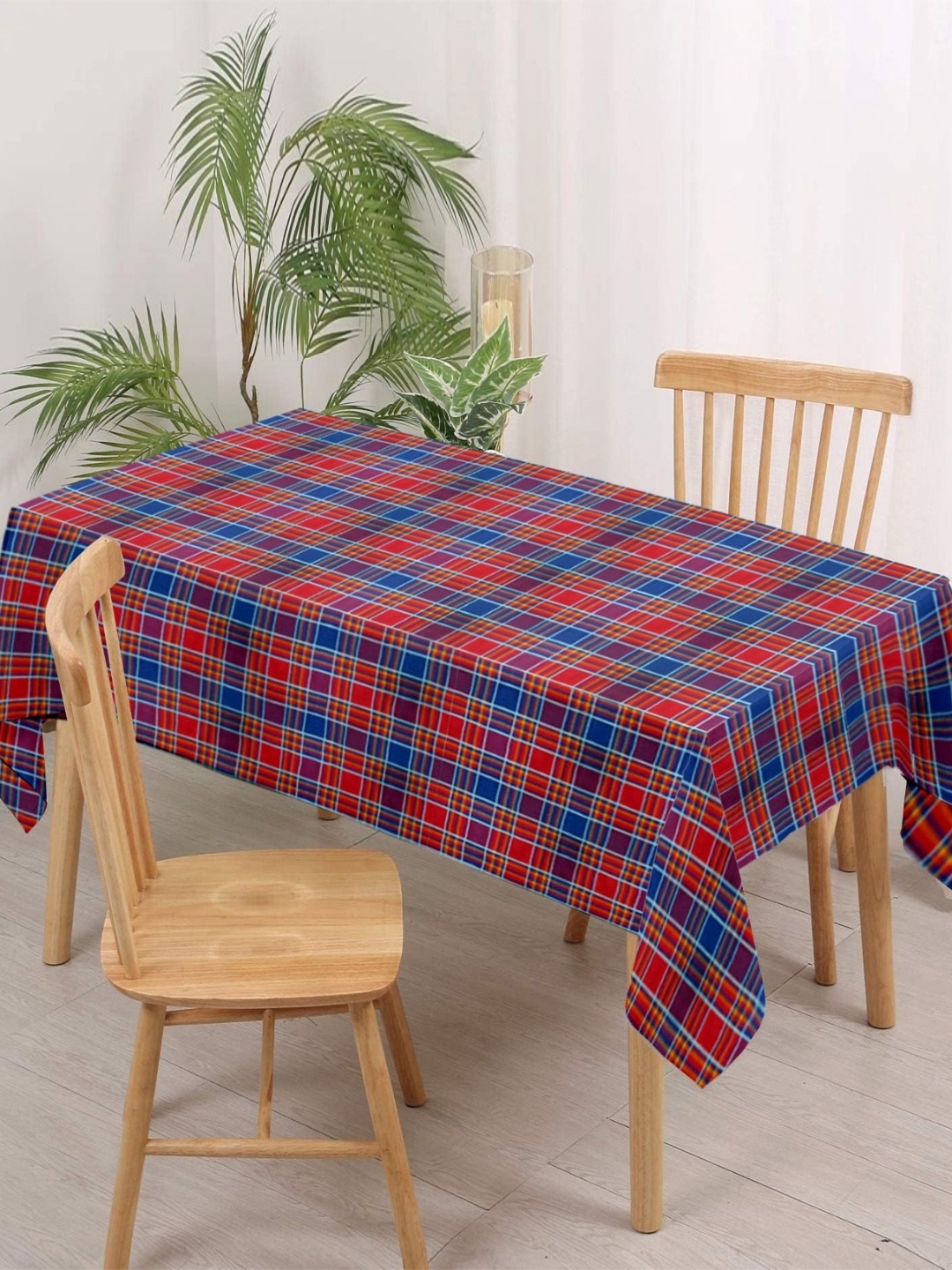 

Lushomes Red Cotton 4-Seater Table Cover