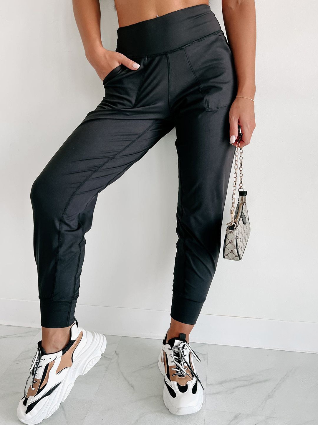 

StyleCast Women Mid-Rise Joggers Trousers, Black