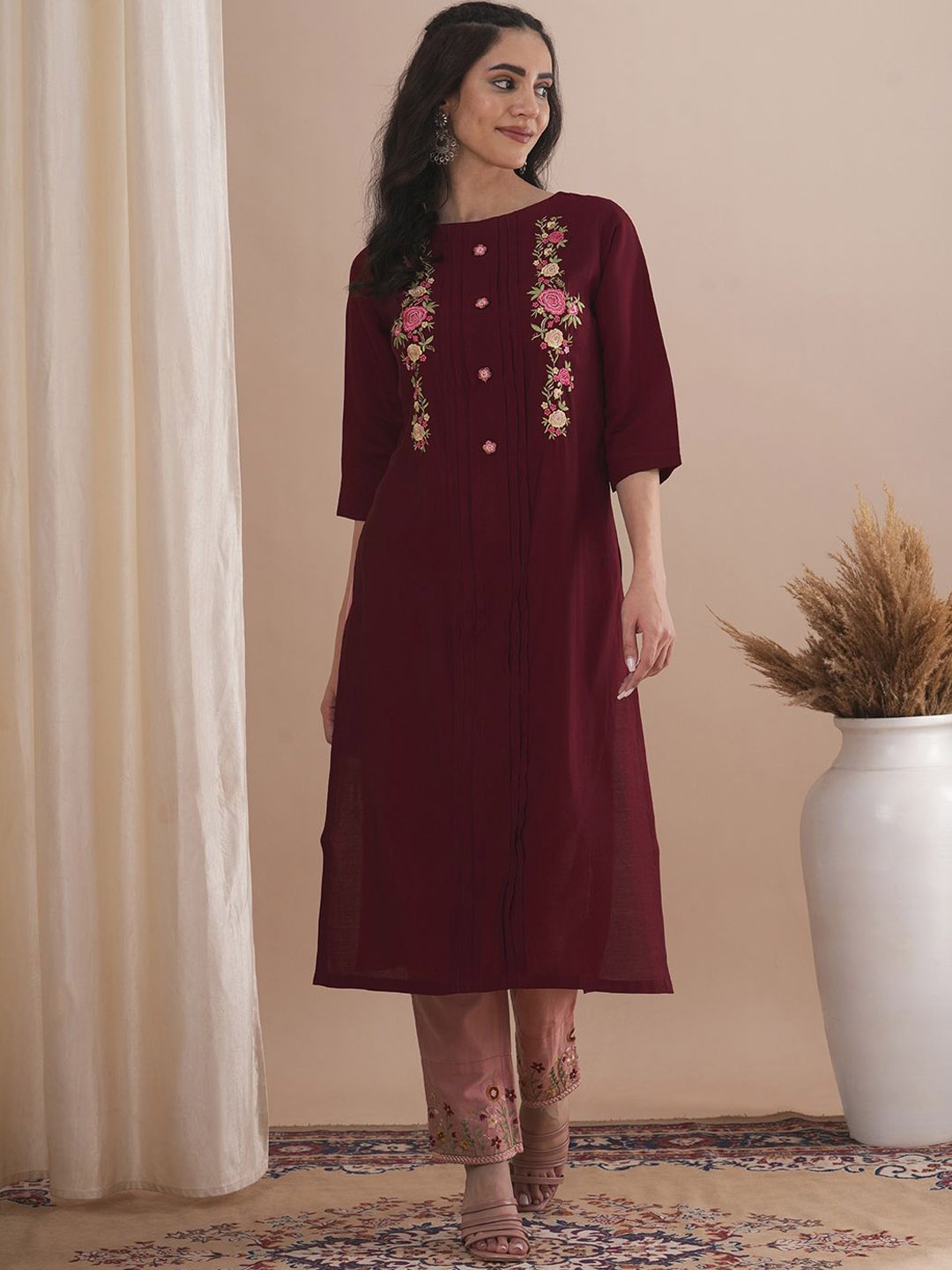 

FASHOR Women Floral Embroidered Sequinned Kurta, Maroon