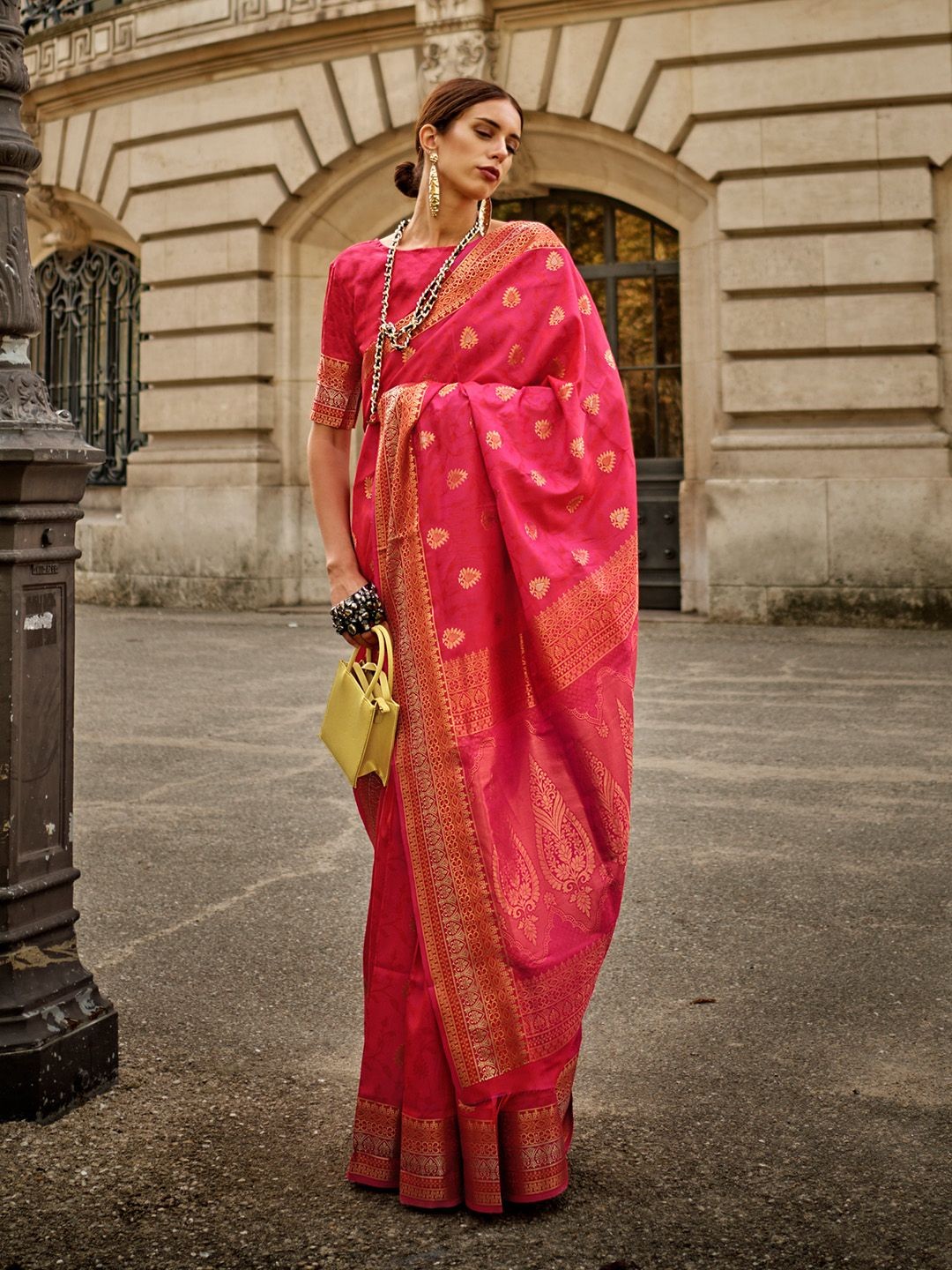 

Ishin Woven Design Zari Saree, Pink
