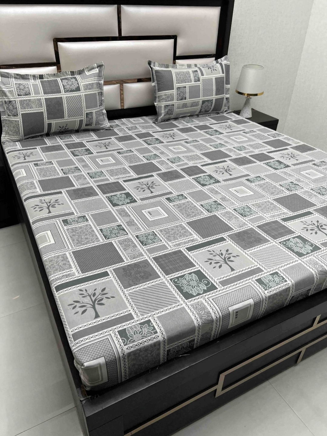 

Pure Decor Passion Grey Geometric Pure Cotton 230 TC Queen Bedsheet Set 2.26 m x 2.55 m