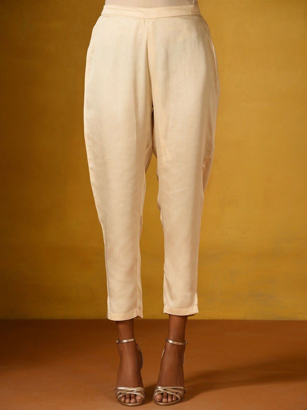 

JAYPORE Women Slim Fit Trousers, Off white