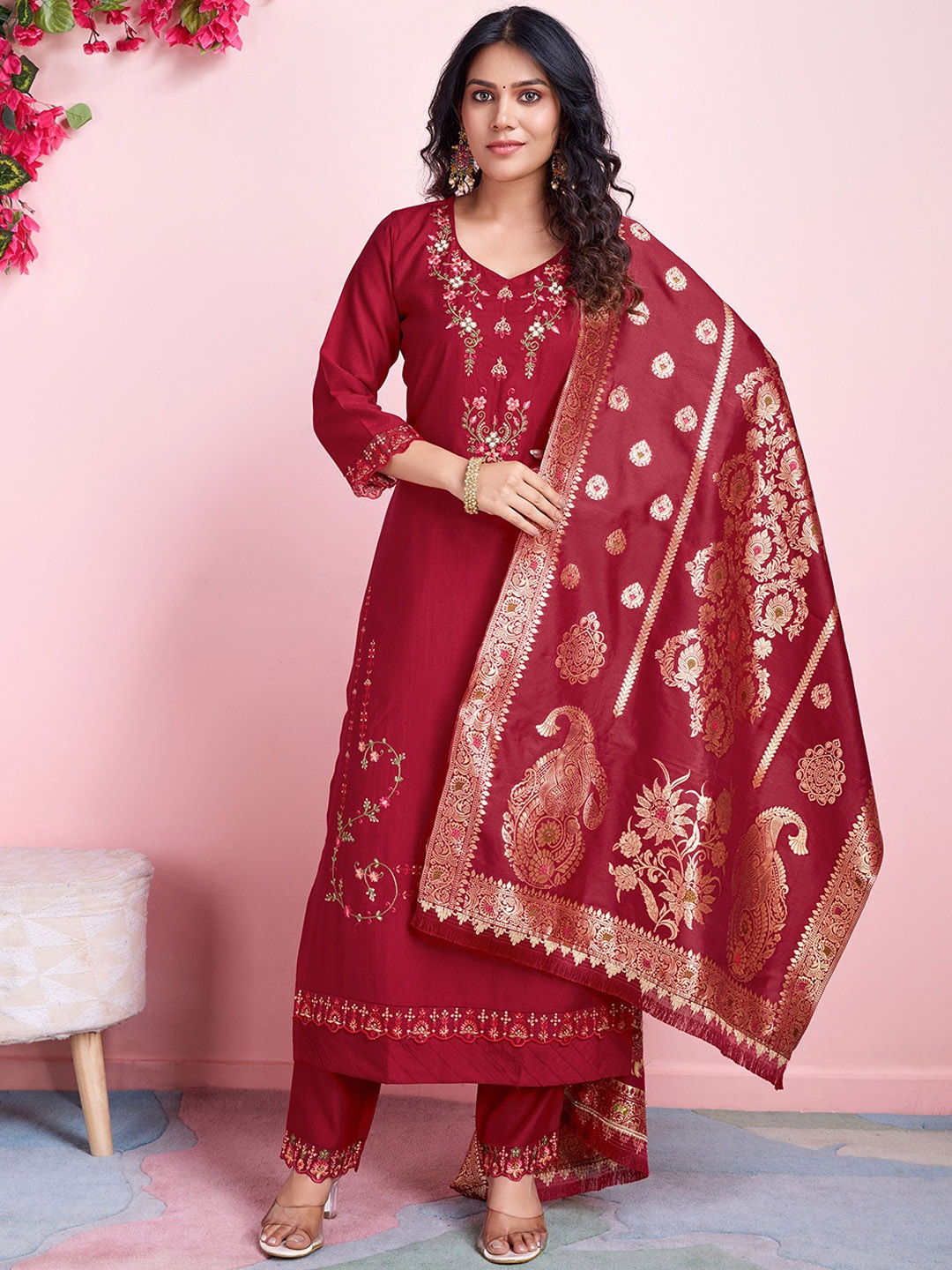 

MOJILAA Women Floral Embroidered Regular Beads and Stones Kurta with Trousers & With Dupatta, Red