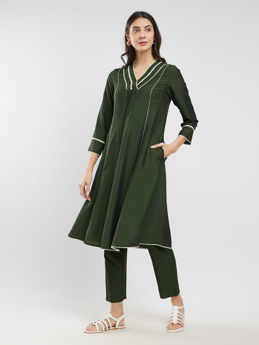 

Pink Fort Women Regular Kurta with Trousers, Olive