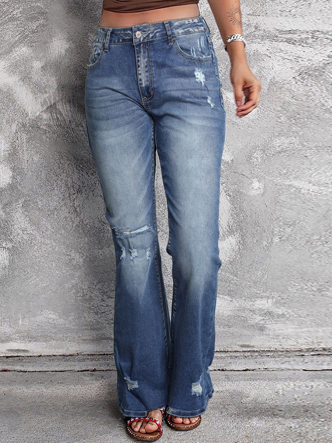 

StyleCast Women Slash Knee Heavy Fade Mid-Rise Jeans, Blue