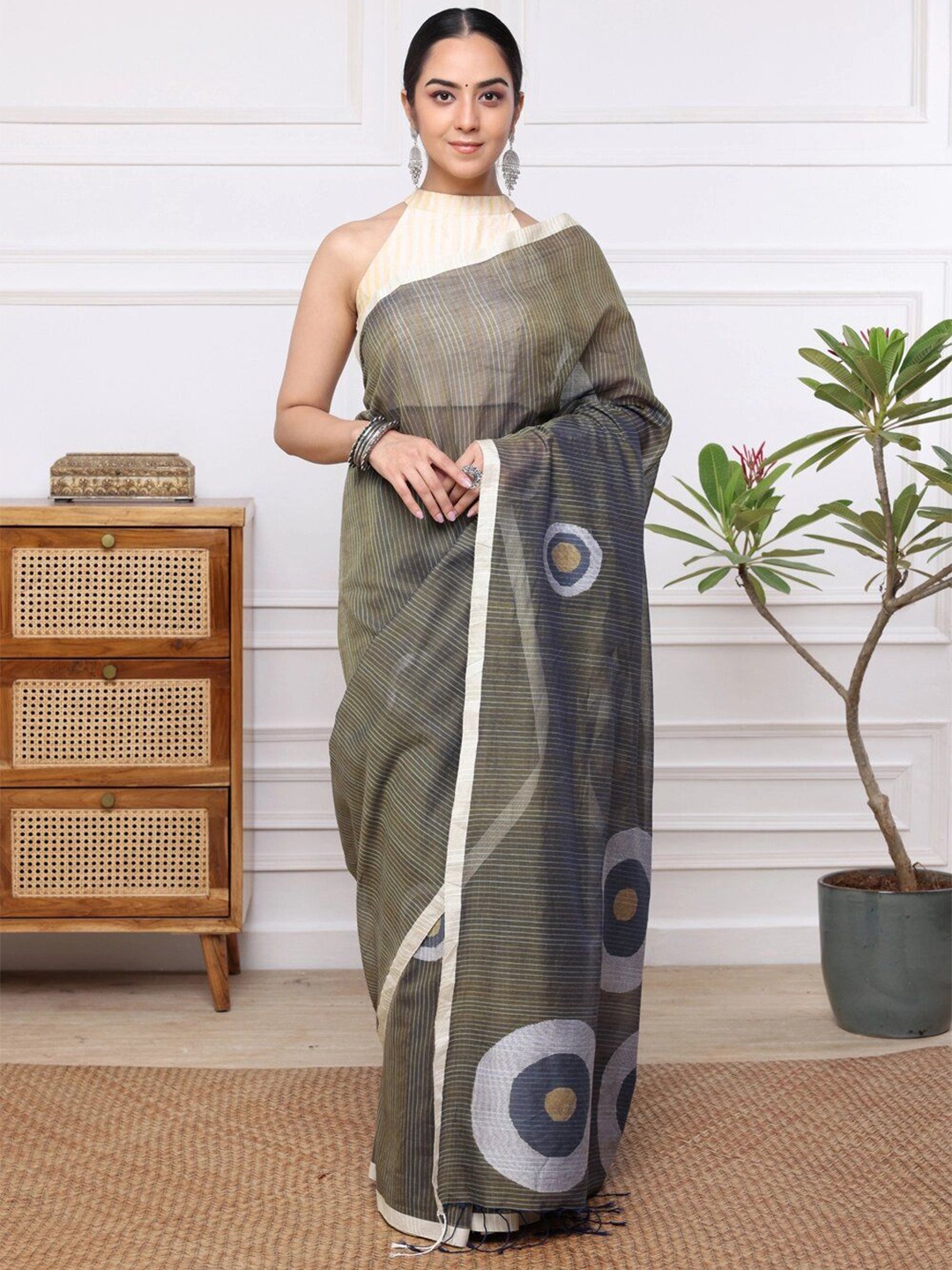 

Sutra Art of Clothing Striped Pure Cotton Jamdani Saree, Green