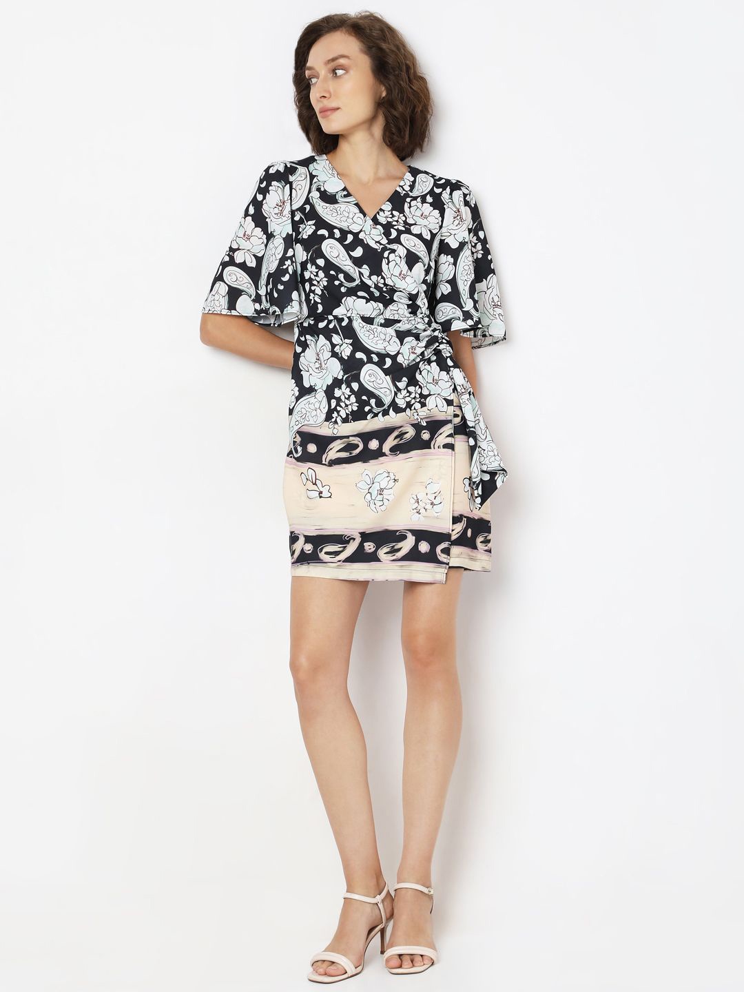 

Vero Moda Women Floral Printed Flared Sleeve Fit & Flare Dress, Black