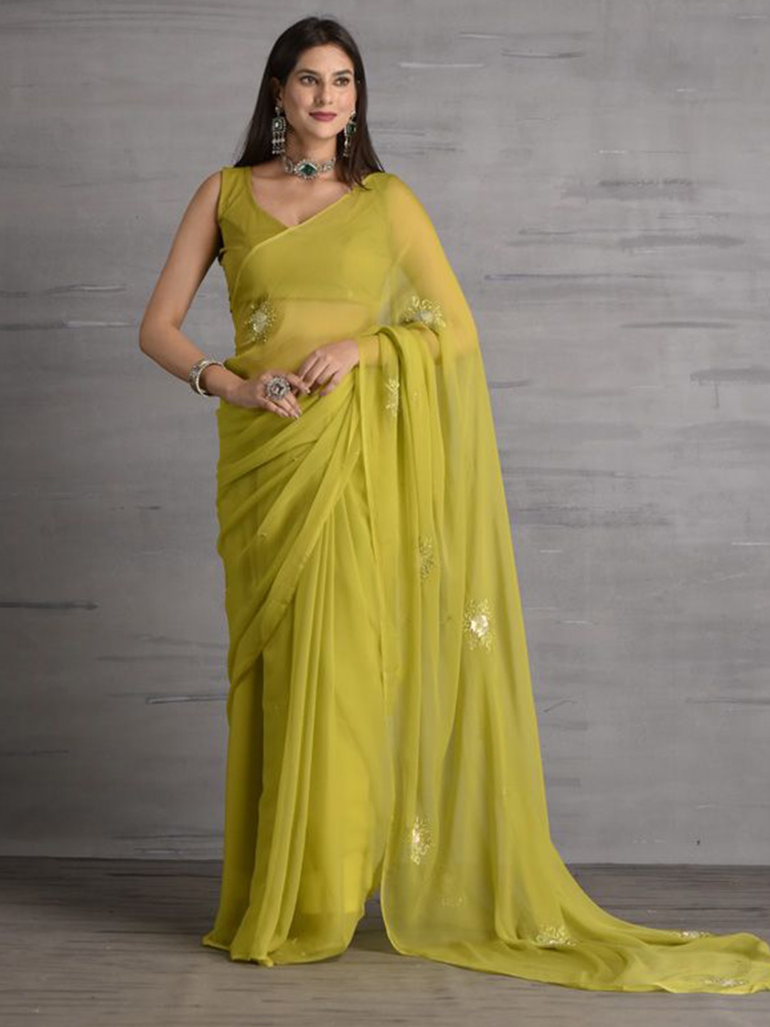 

sutra attire Embellished Sequinned Pure Chiffon Saree, Green