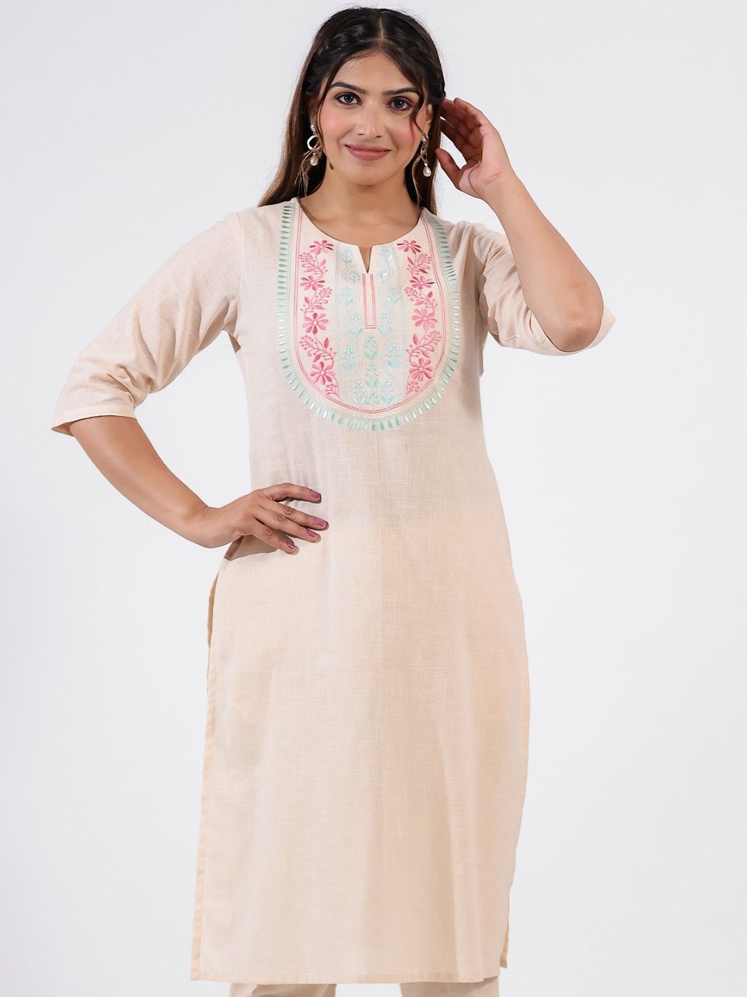 

Aramya Women Thread Work Kurta, Cream