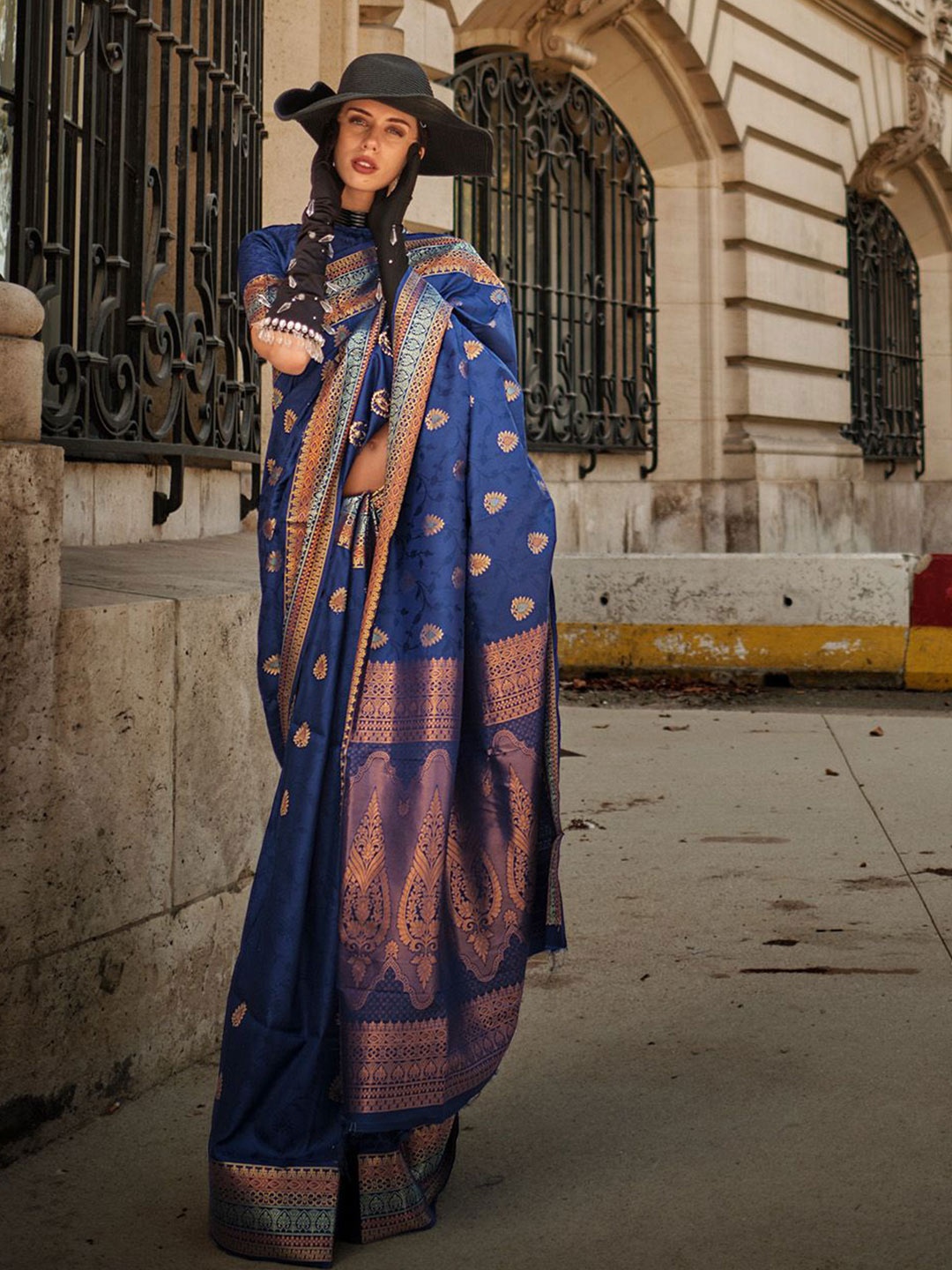 

Ishin Ethnic Motifs Woven Design Zari Saree, Blue