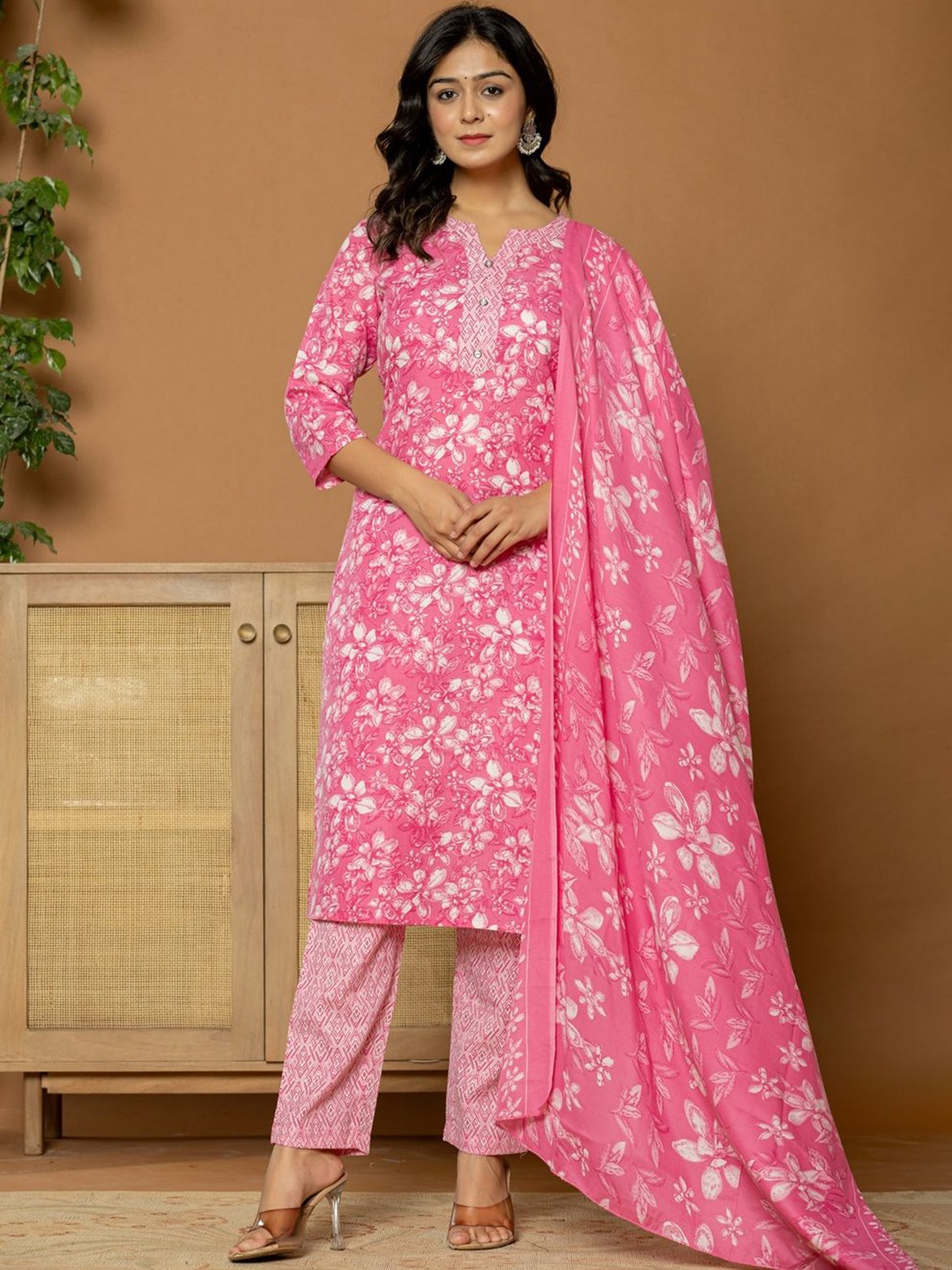 

FLAMBOYANT Women Floral Printed Regular Kurta with Trousers & With Dupatta, Pink