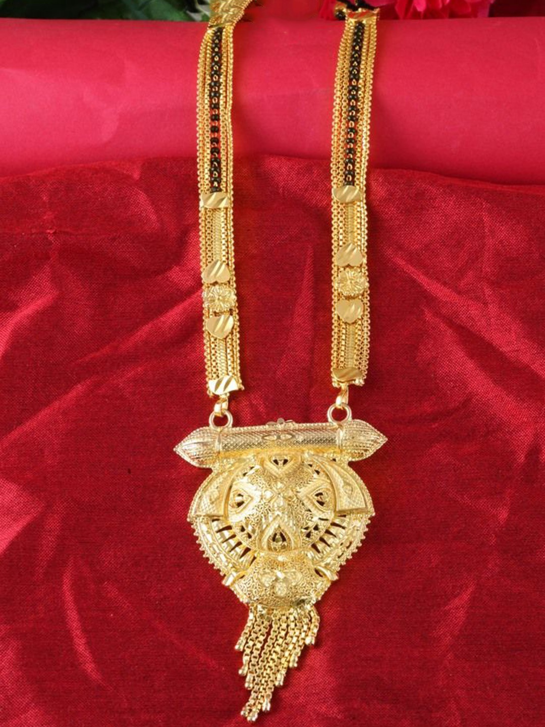 

DIVASTRI Gold-Plated Artificial Beads Mangalsutra