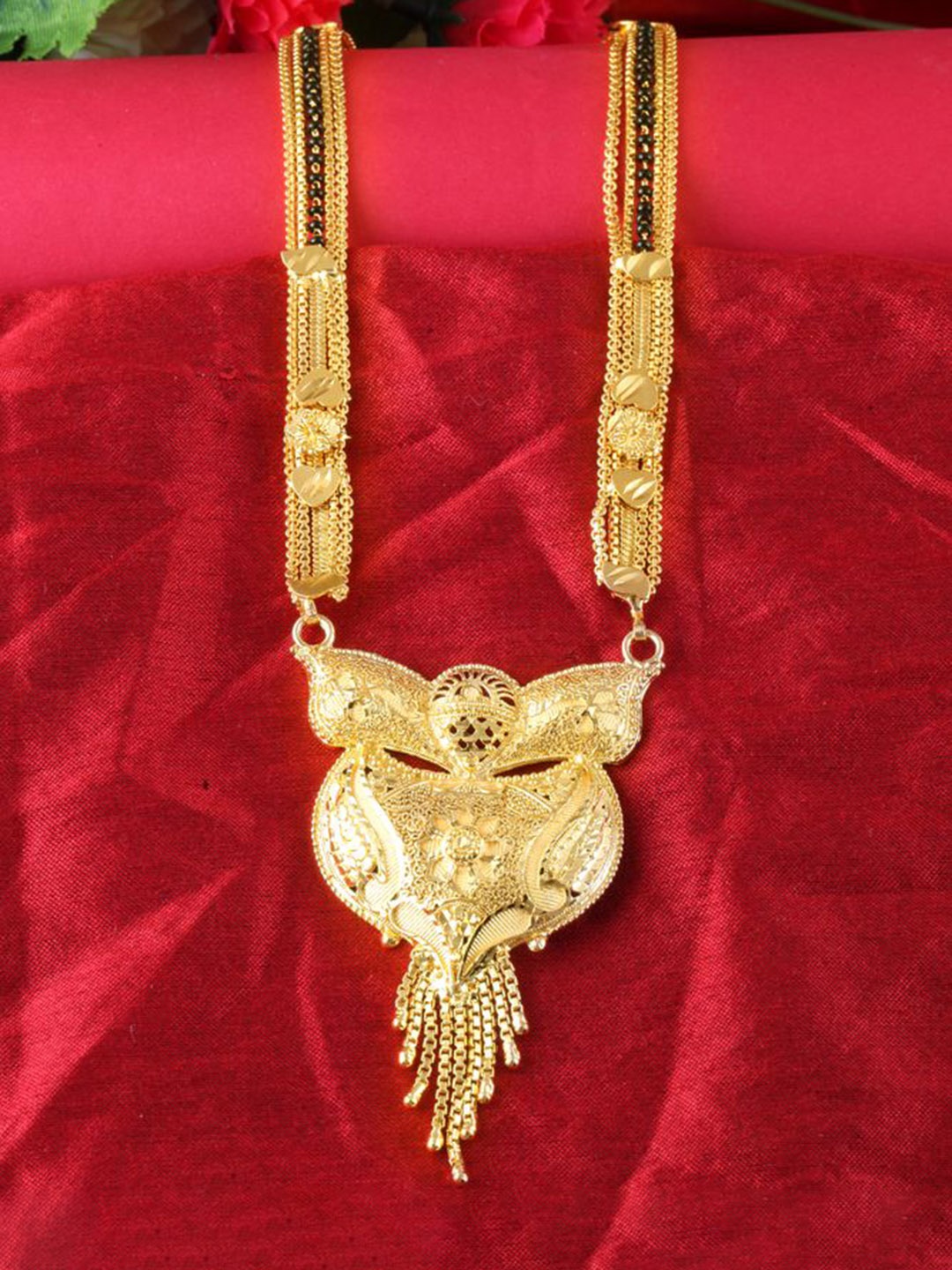 

DIVASTRI Gold-Plated Artificial Beads Mangalsutra
