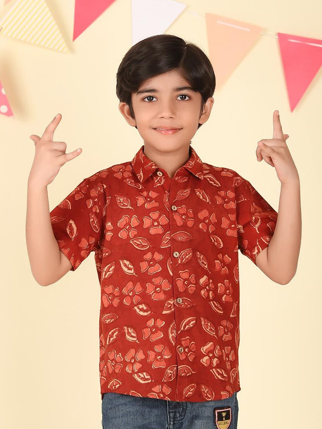 

Fabindia Boys Opaque Printed Casual Shirt, Red