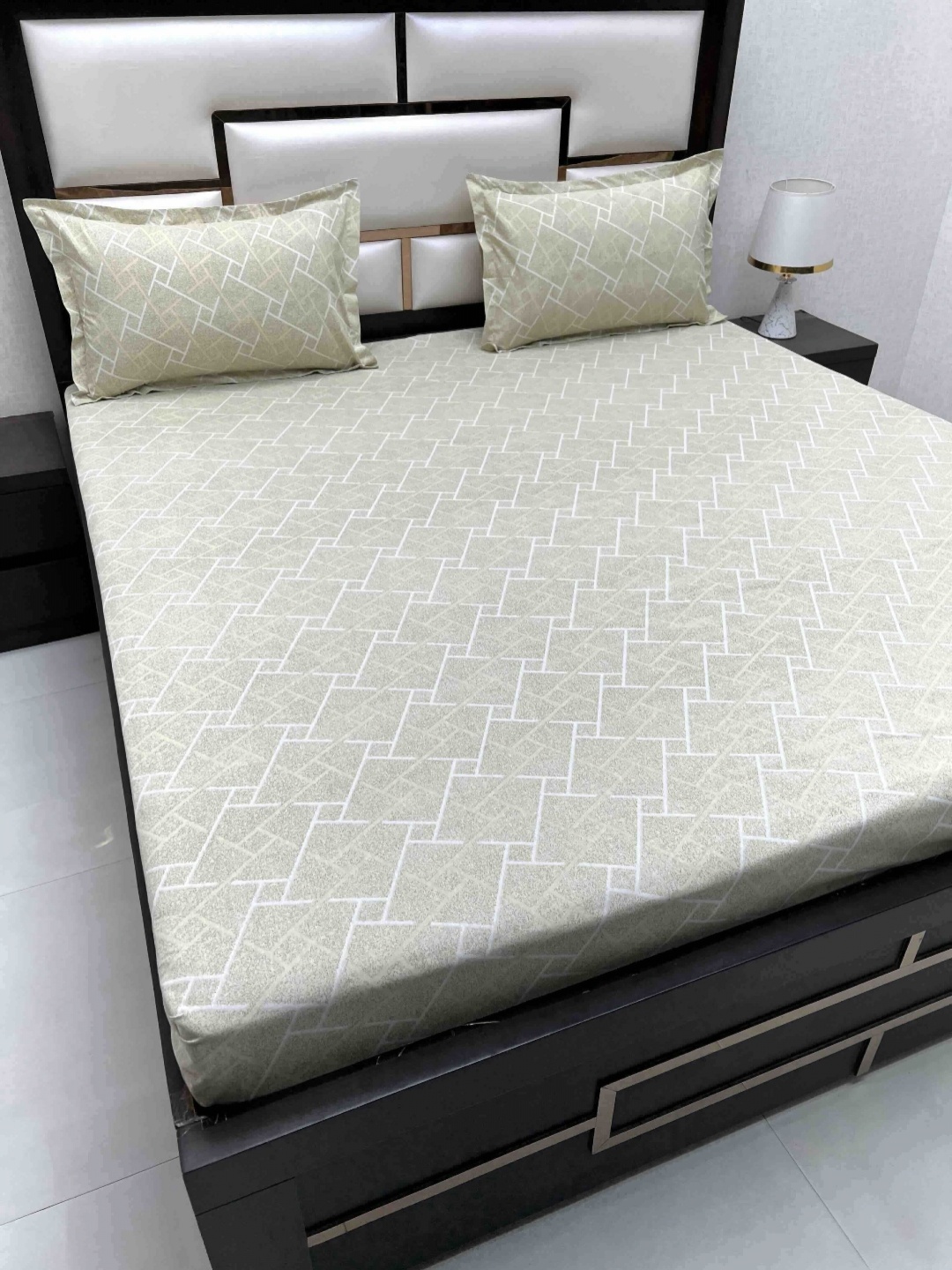 

Pure Decor Passion Green Printed Pure Cotton 350 TC Queen Bedsheet Set 2.25m x 2.57m