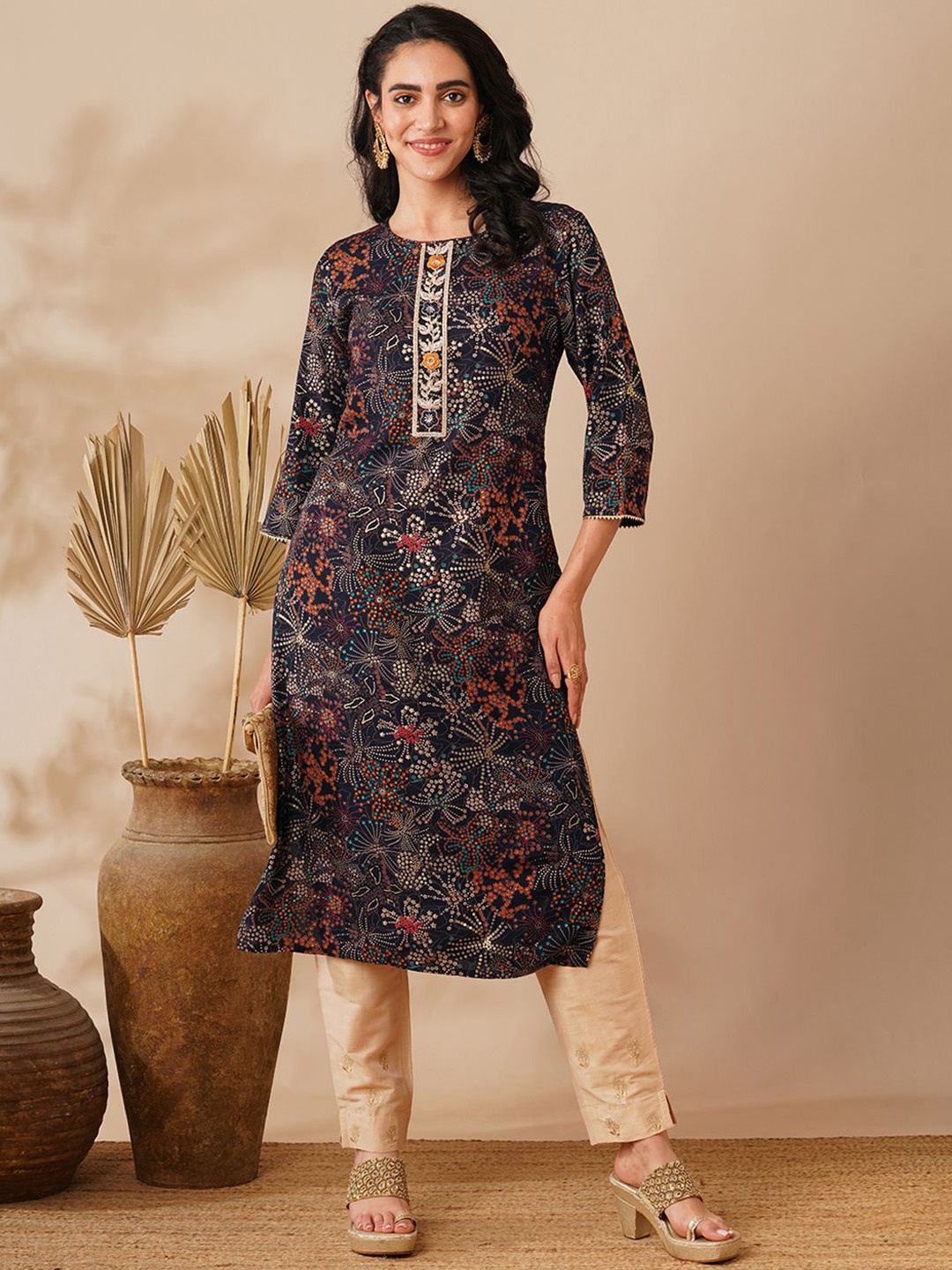 

FASHOR Women Foil Printed Gotta Patti Kurta, Navy blue