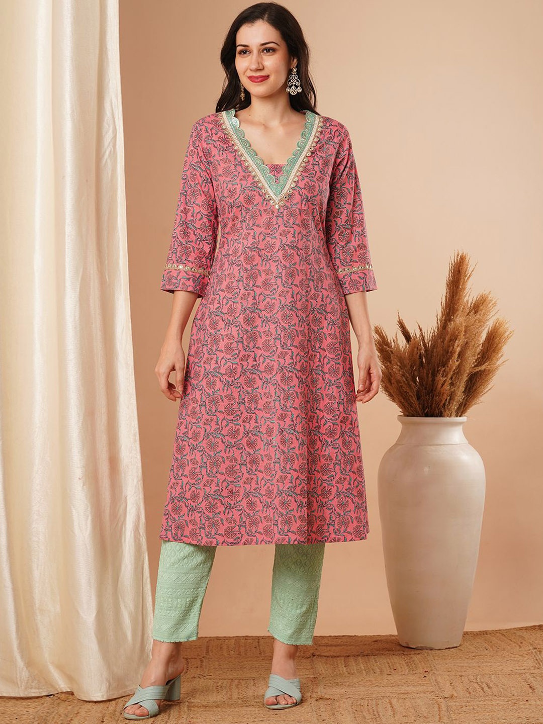 

FASHOR Women Ethnic Motifs Printed Sequinned Kurta, Pink