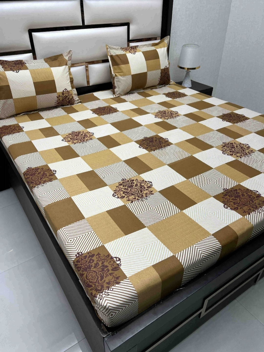 

Pure Decor Passion White Geometric Pure Cotton 260 TC Queen Bedsheet Set 2.27 m x 2.56 m