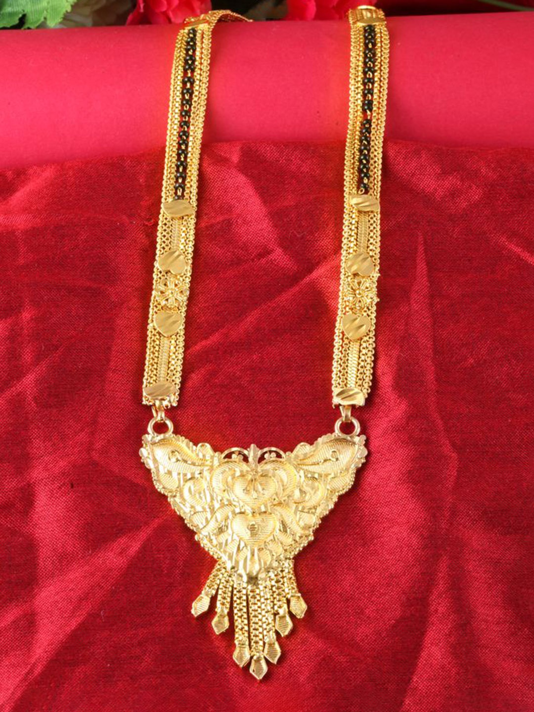 

DIVASTRI Gold-Plated Artificial Beads Mangalsutra