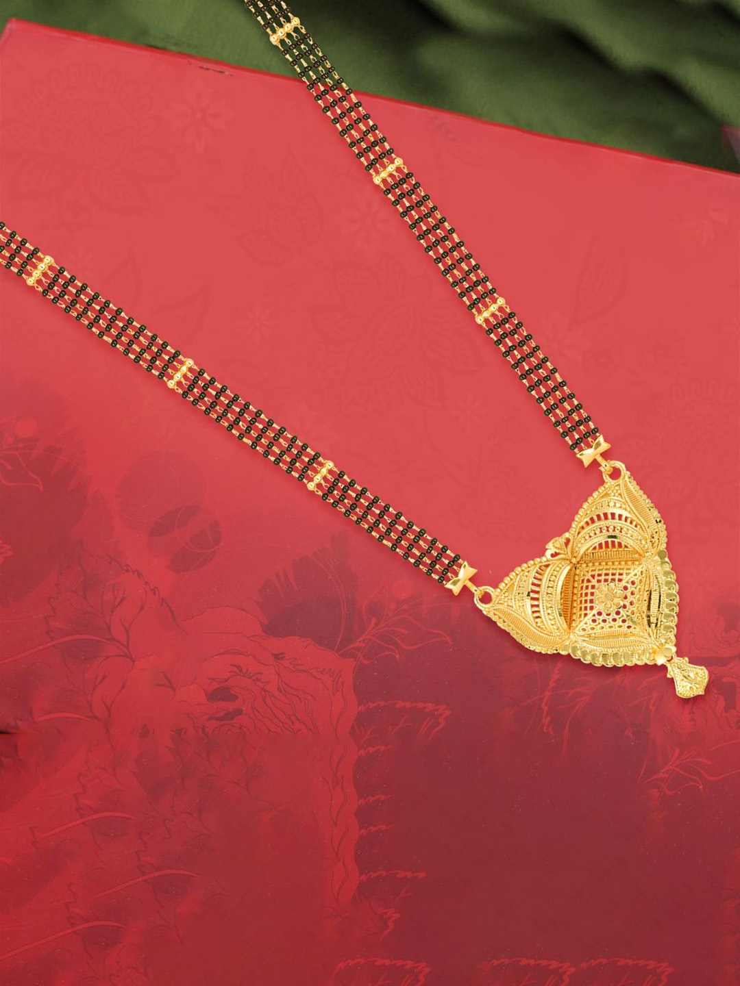 

DIVASTRI Gold-Plated Artificial Beads Mangalsutra
