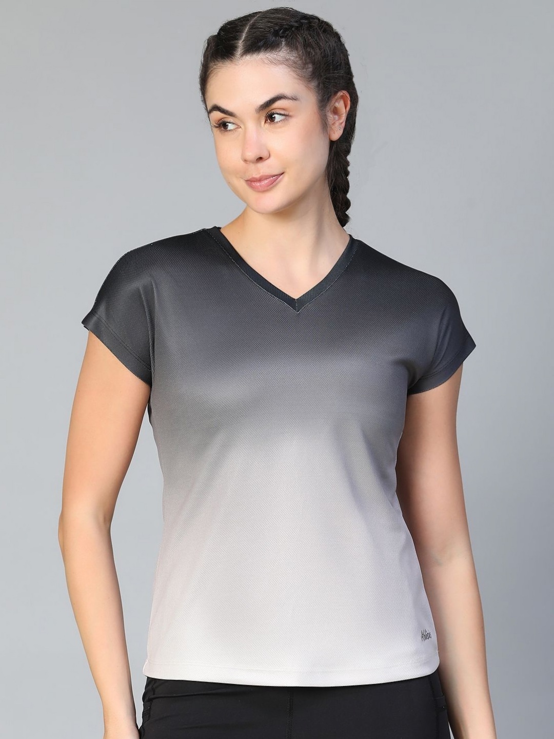 

ATHLISIS Women Printed V-Neck e-Dry Pockets Slim Fit T-shirt, Black