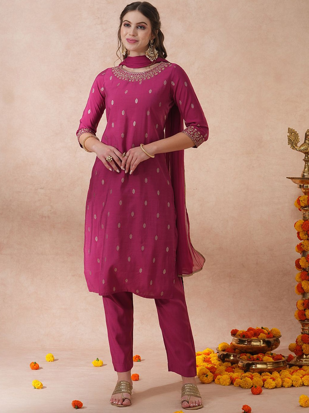 

FASHOR Women Ethnic Embroidered Straight Fit Kurta With Trousers & Dupatta, Mauve