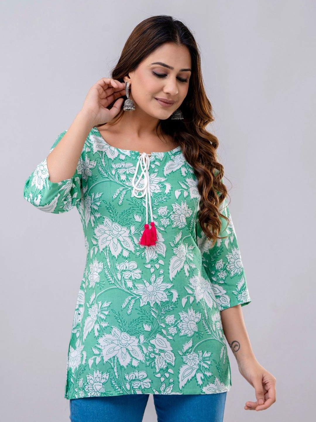 

Kairab Women Floral Printed Round Neck Tunic, Green