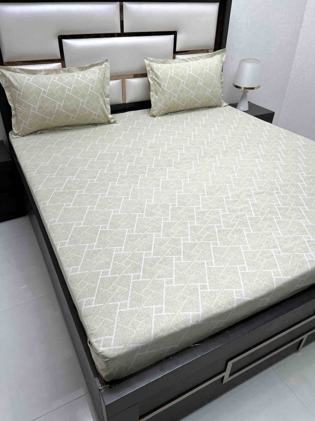 

Pure Decor Passion Green Geometric 240 TC Pure Cotton Queen Bedsheet Set 2.26 m x 2.56 m